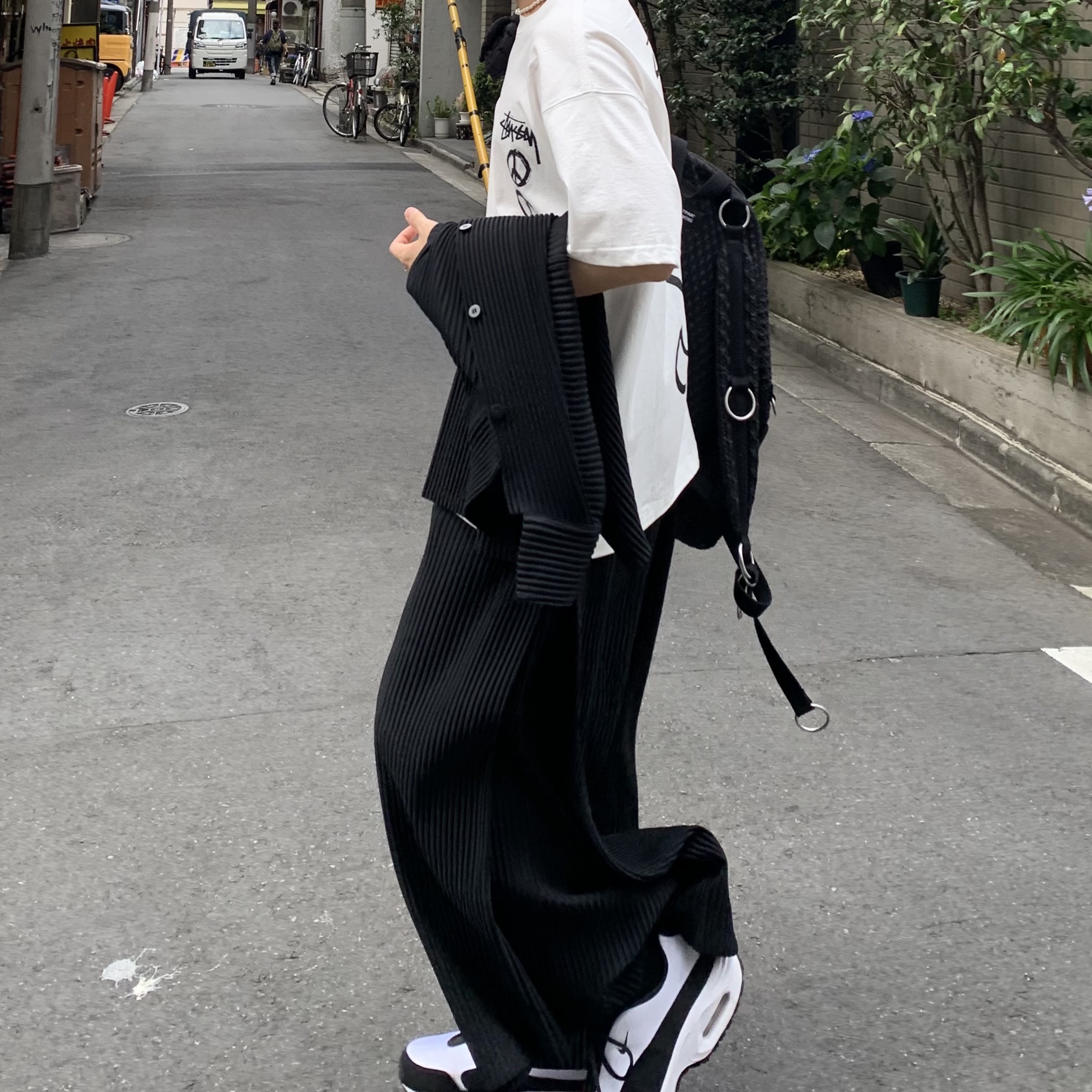 Nike x Stussy NRG RA T-Shirt Summit White (DM4942-121), Nike x Comme des Garcons Homme Plus Air Max Sunder SP White Black 착용 스타일