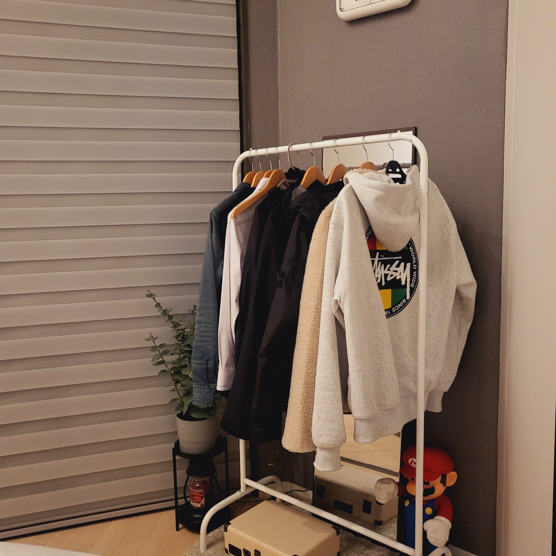 Stussy Classic Dot Zip Hoodie Ash Heather 착용 스타일