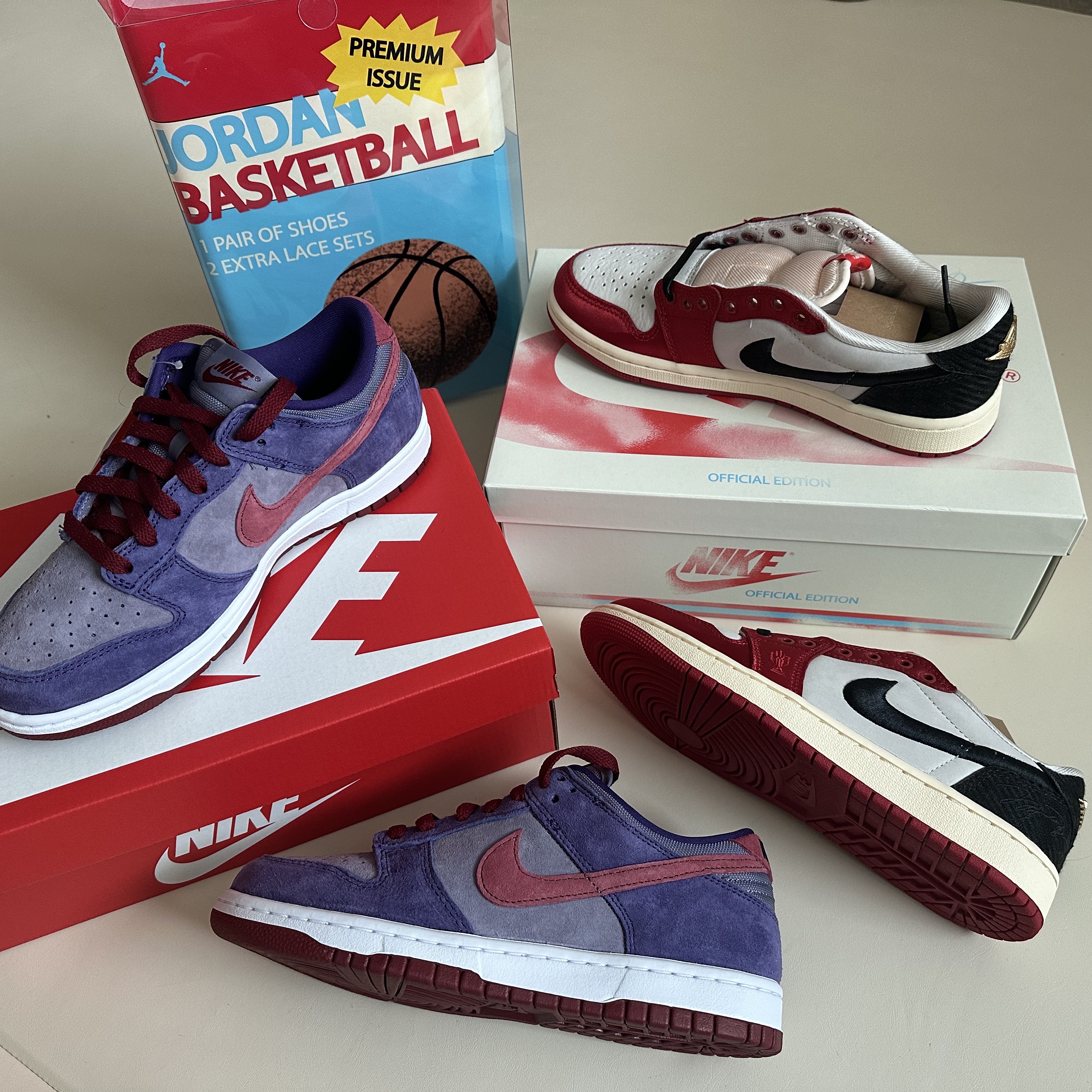 Jordan 1 x Trophy Room Retro Low OG SP Sail Varsity Red, Nike Dunk Low SP Plum 2024 착용 스타일 - 1