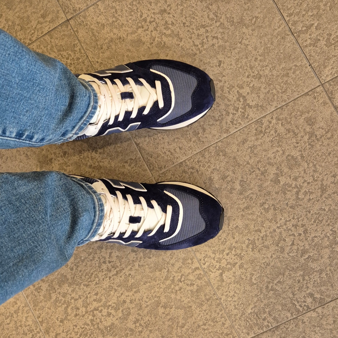 New Balance 574 Legacy Navy 착용 스타일