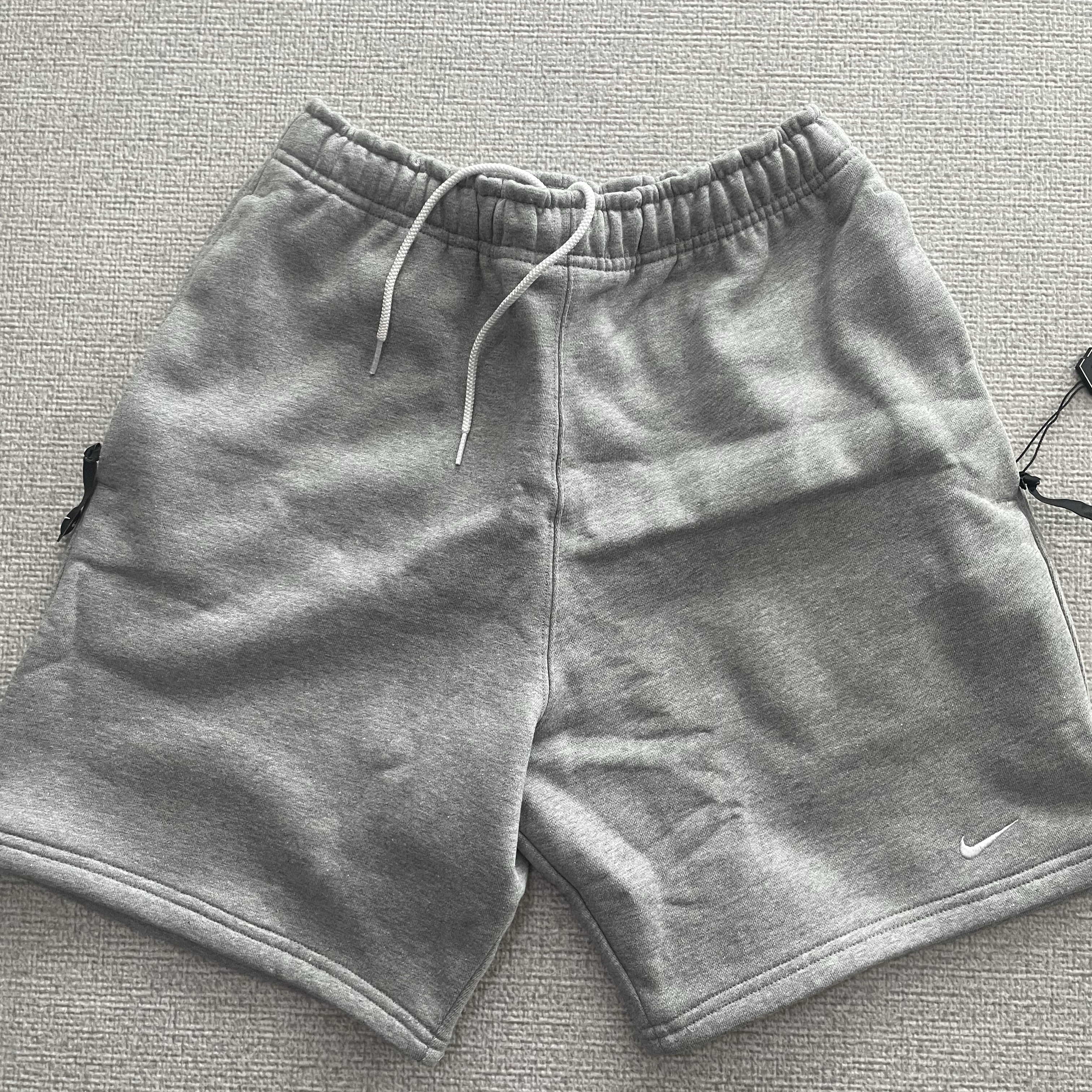 Nike NRG Solo Swoosh Fleece Shorts Dark Grey Heather - Asia 착용 스타일