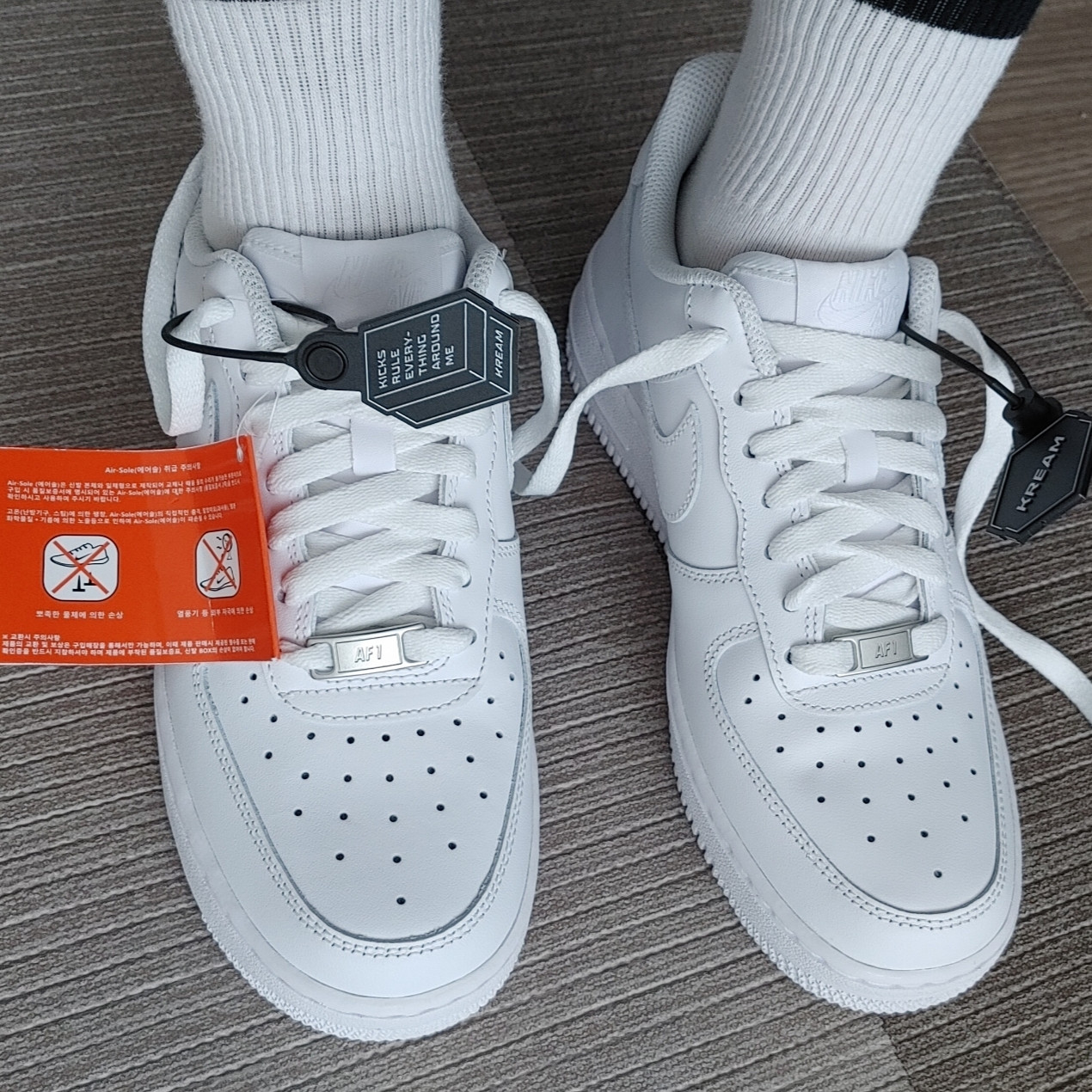 (W) Nike Air Force 1 '07 Low White 착용 스타일 - 2