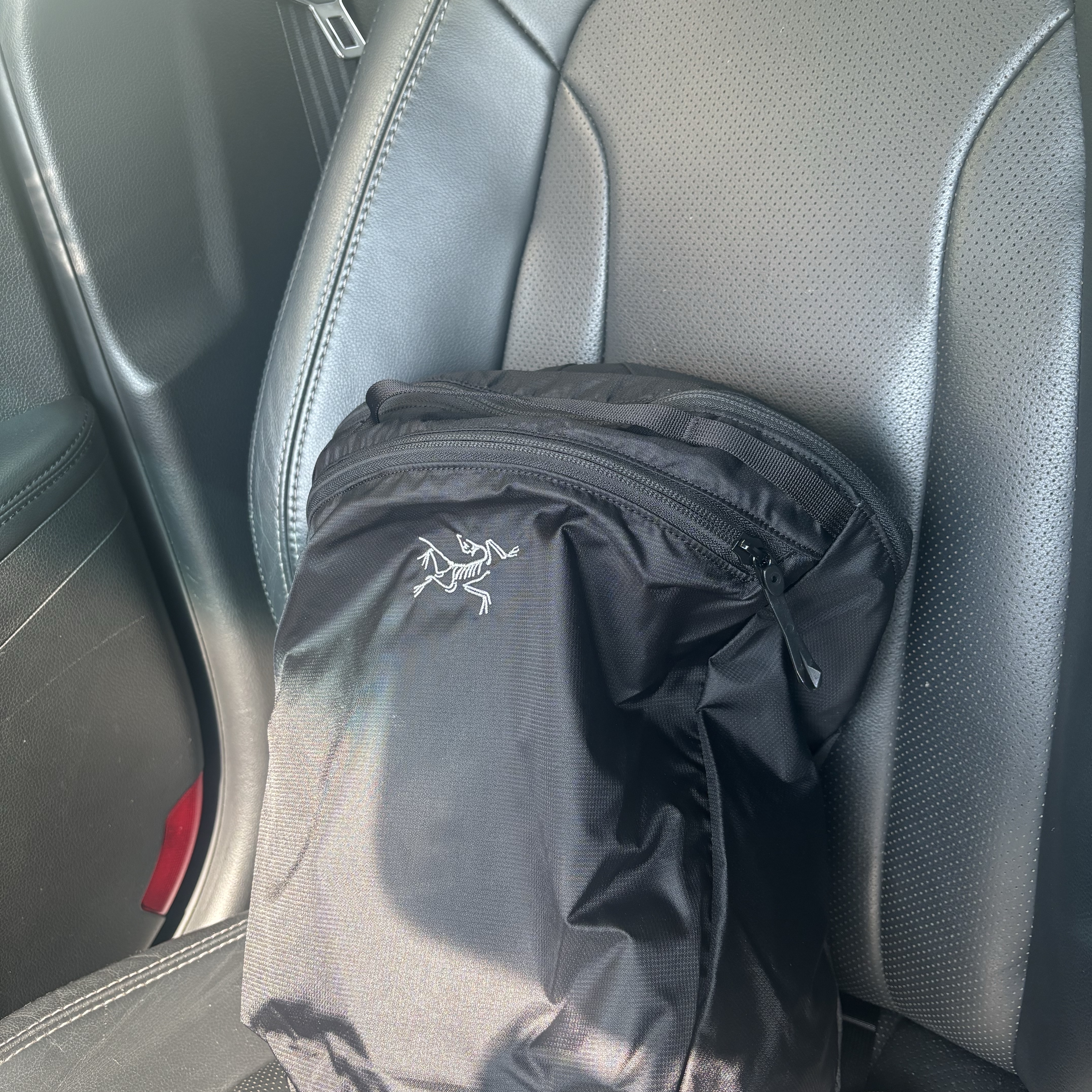 Arc'teryx Heliad 15 Backpack Black 착용 스타일