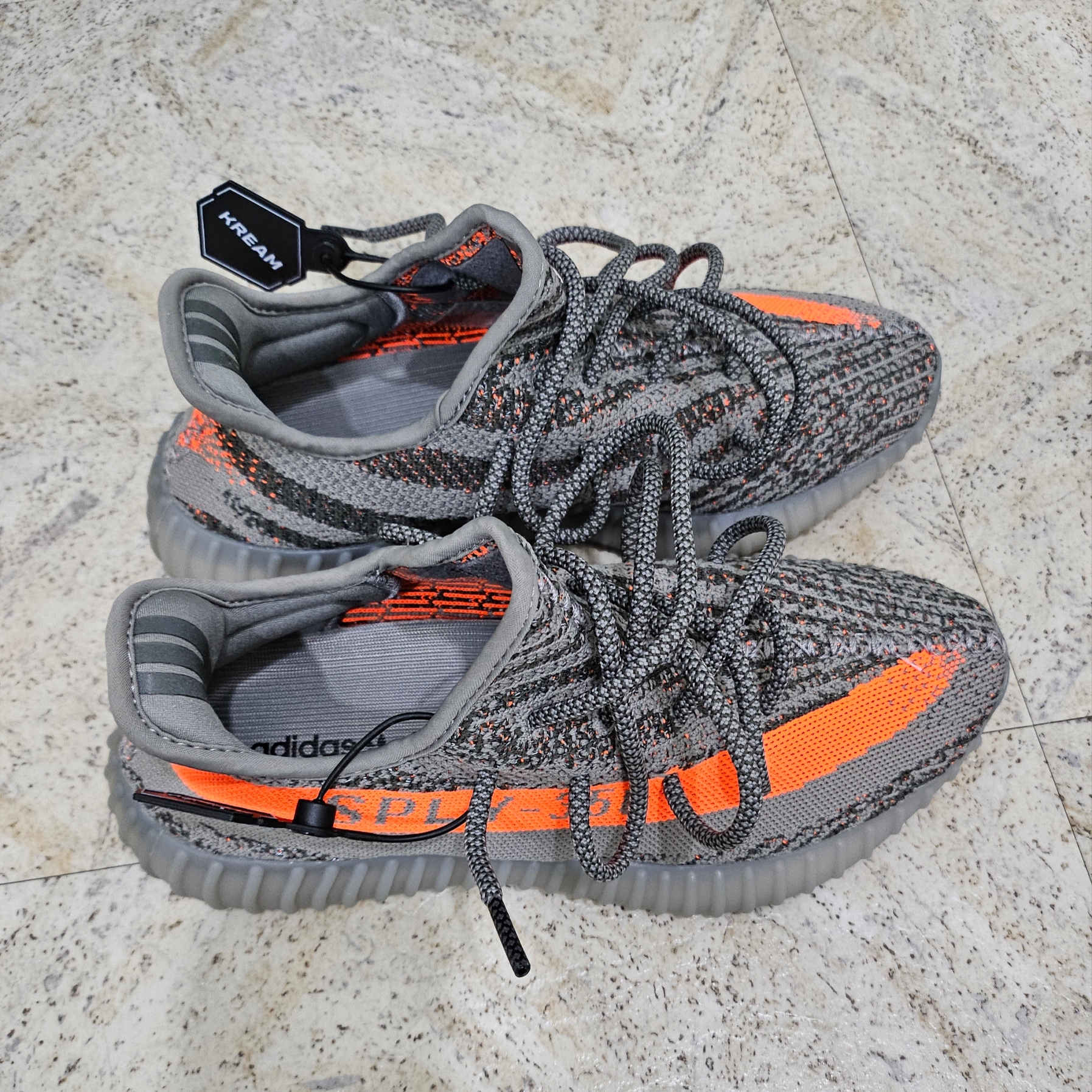 Adidas Yeezy Boost 350 V2 Beluga - Reflective 착용 스타일