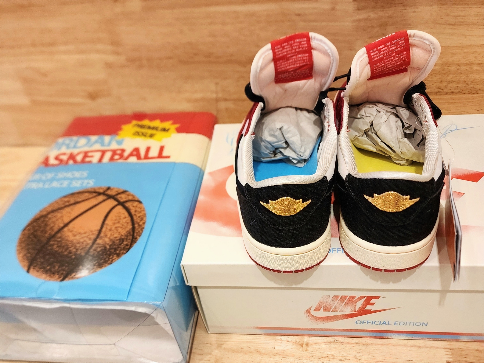 Jordan 1 x Trophy Room Retro Low OG SP Sail Varsity Red 착용 스타일 - 5