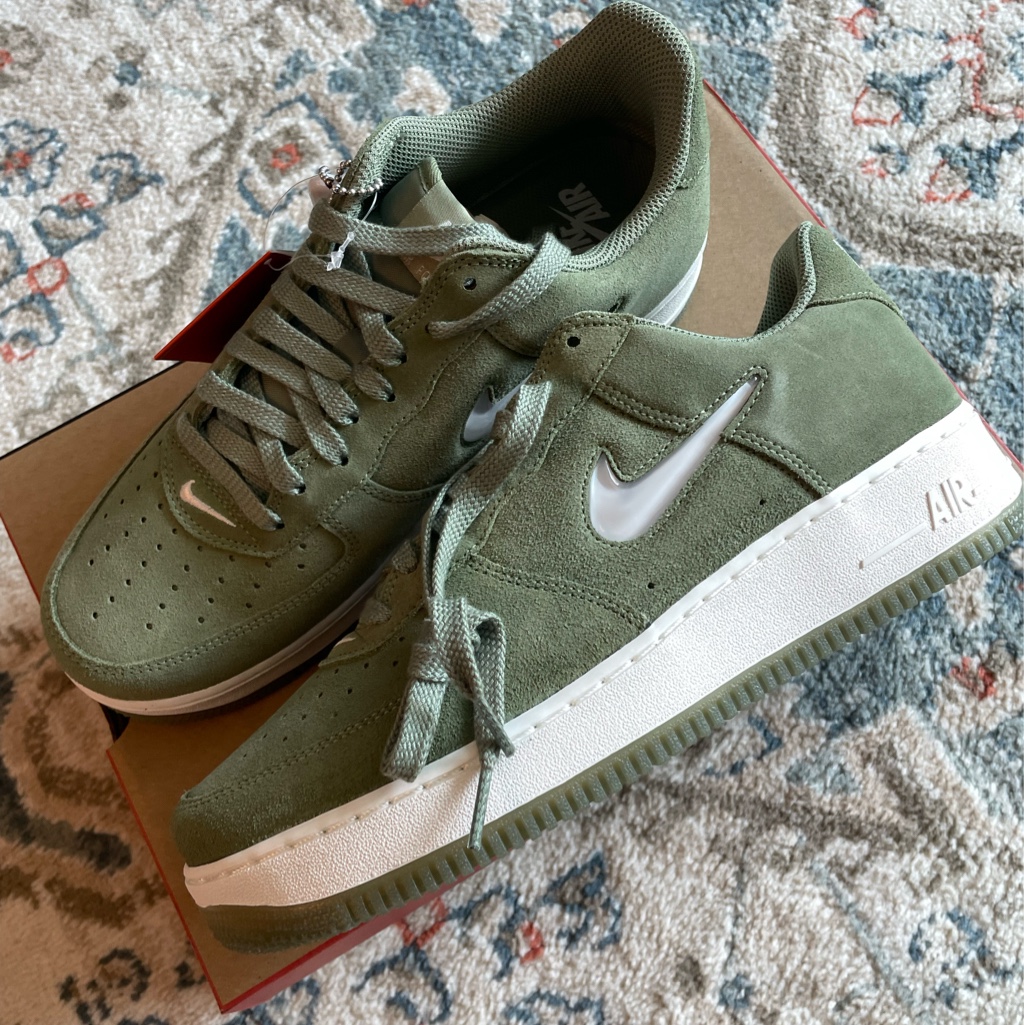 Nike Air Force 1 Low Retro Color of the Month Oil Green 착용 스타일 - 1