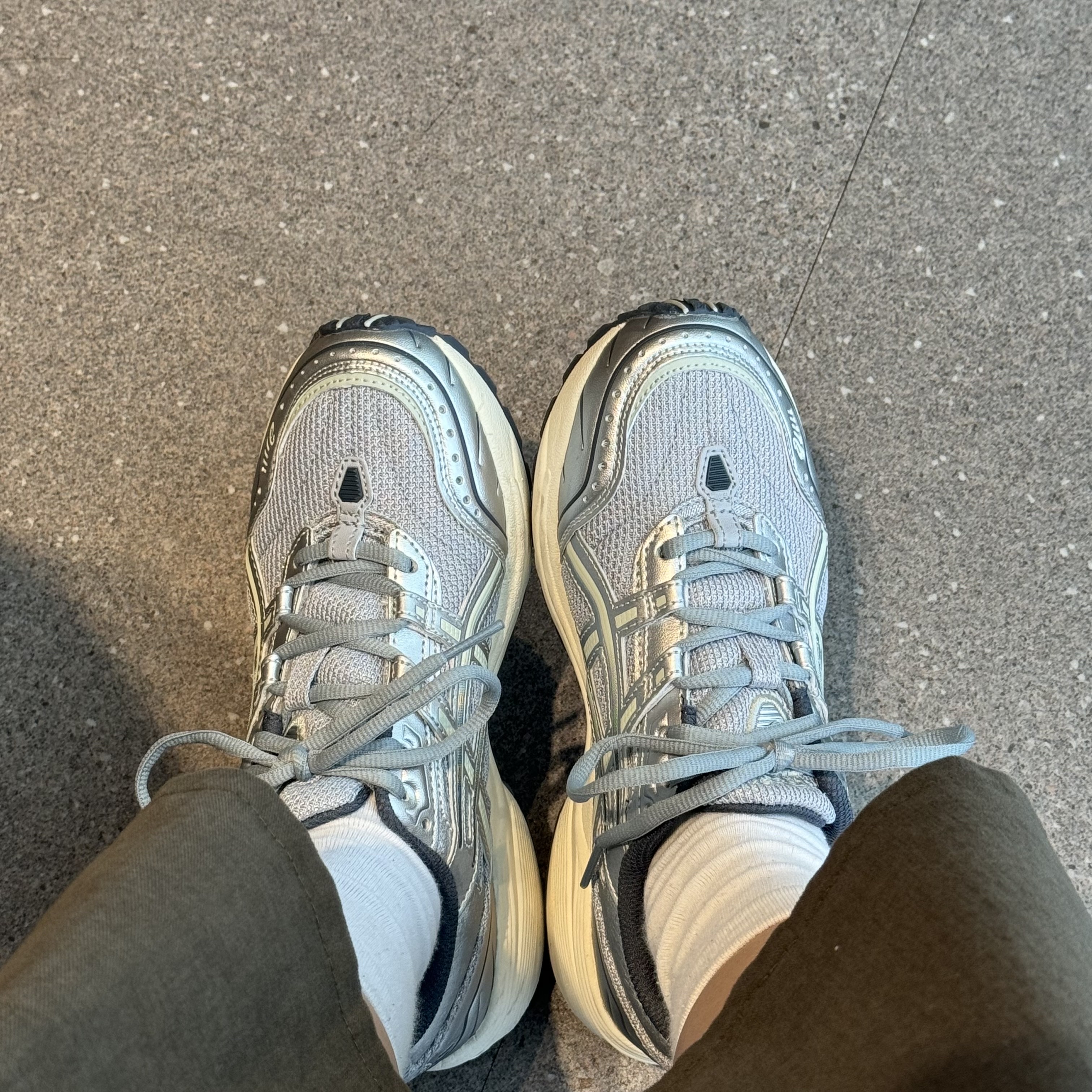 Asics Gel-1090 Piedmont Grey 착용 스타일