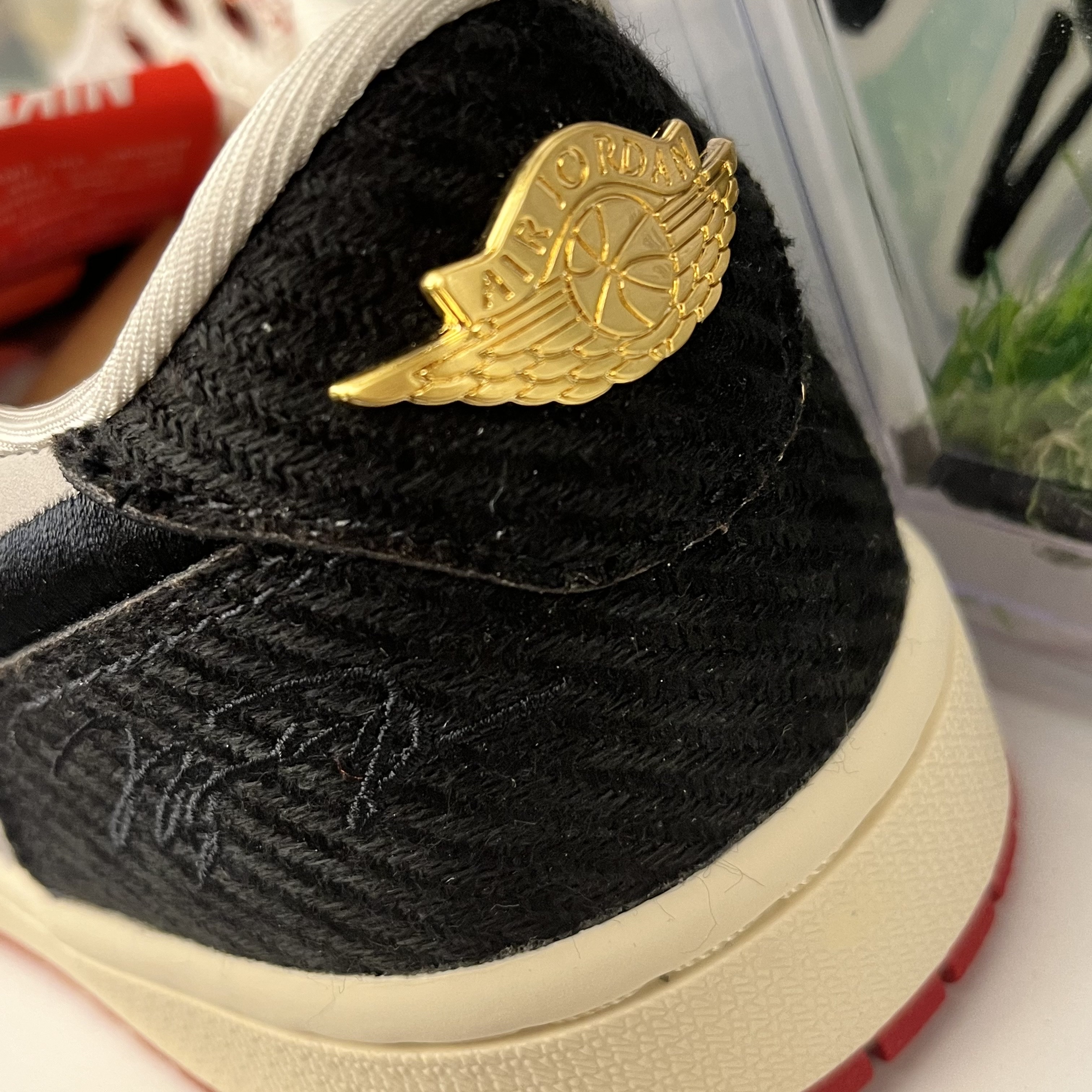 Jordan 1 x Trophy Room Retro Low OG SP Sail Varsity Red 착용 스타일 - 2