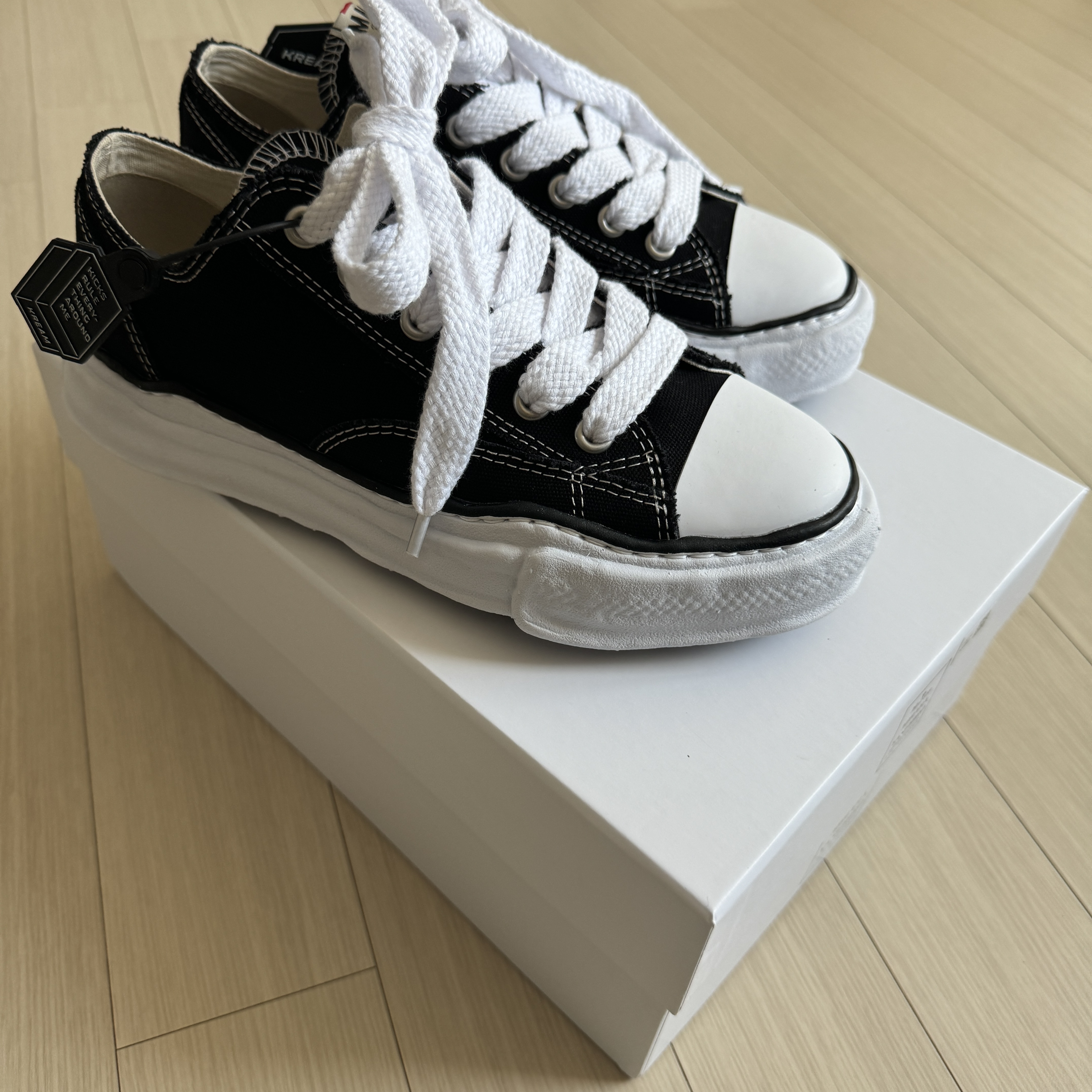 Maison Mihara Yasuhiro Peterson OG Sole Canvas Low Sneakers Black 착용 스타일
