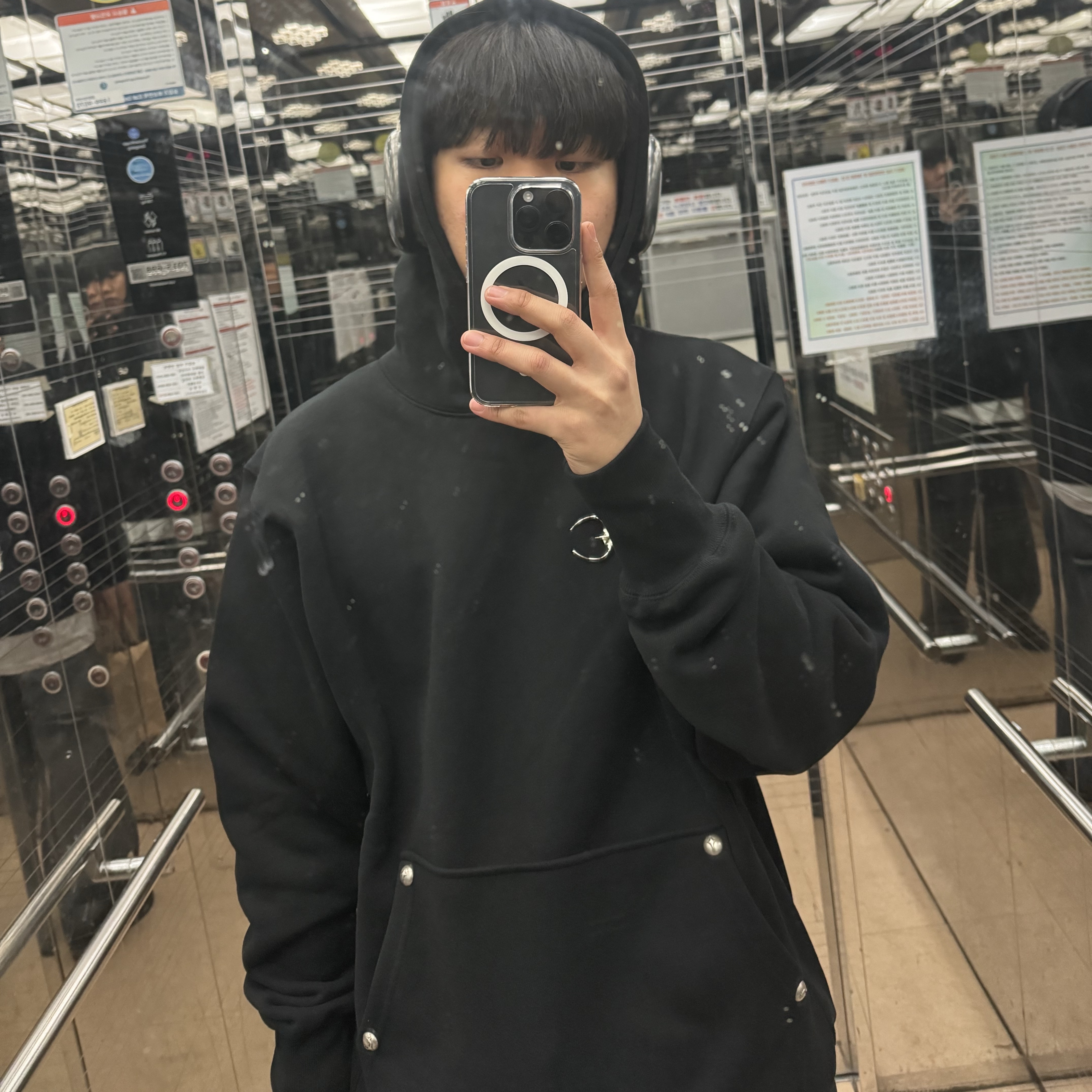 Thug Club Armor Hoodie Black 착용 스타일