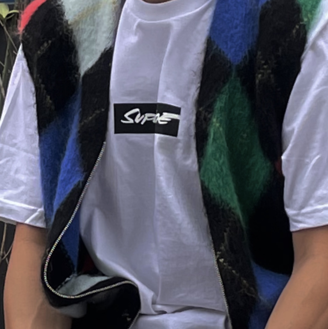 Supreme Brushed Argyle Zip Up Vest Black - 24SS, Supreme Futura Box Logo T-Shirt White - 24SS 착용 스타일 - 2