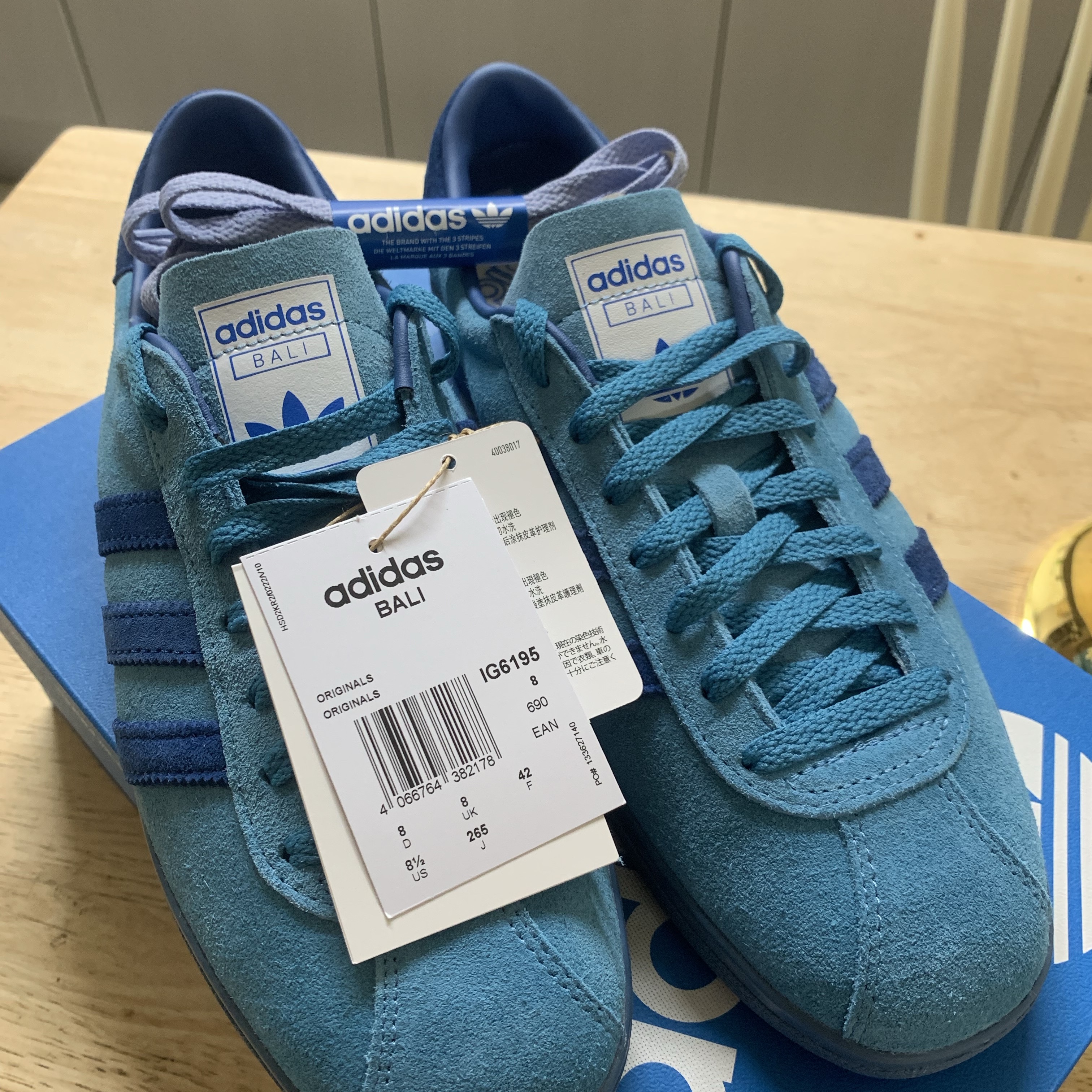 Adidas Bali Tactile Steel Dark Marine 착용 스타일