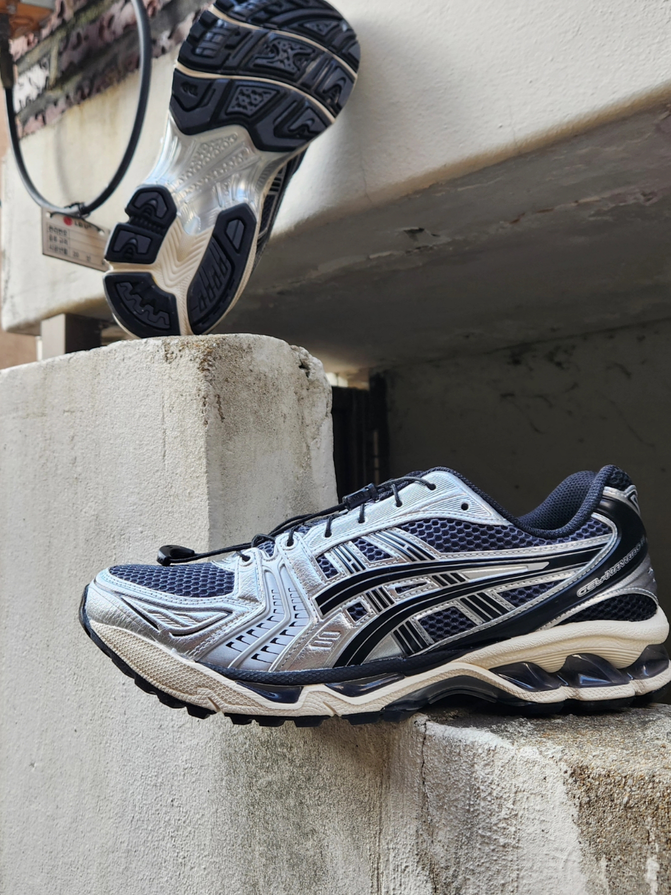 Asics Unlimited Gel-Kayano 14 Carrier Grey Black 착용 스타일 - 6