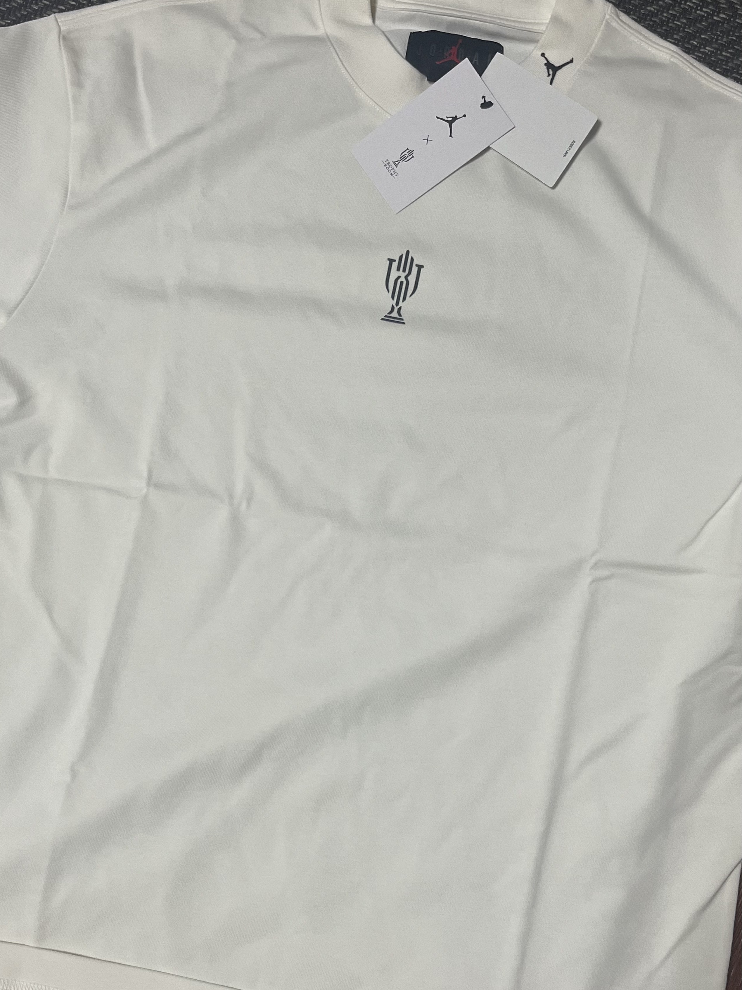 Jordan x Trophy Room Short Sleeve Top Sail (FQ3844-133) 착용 스타일