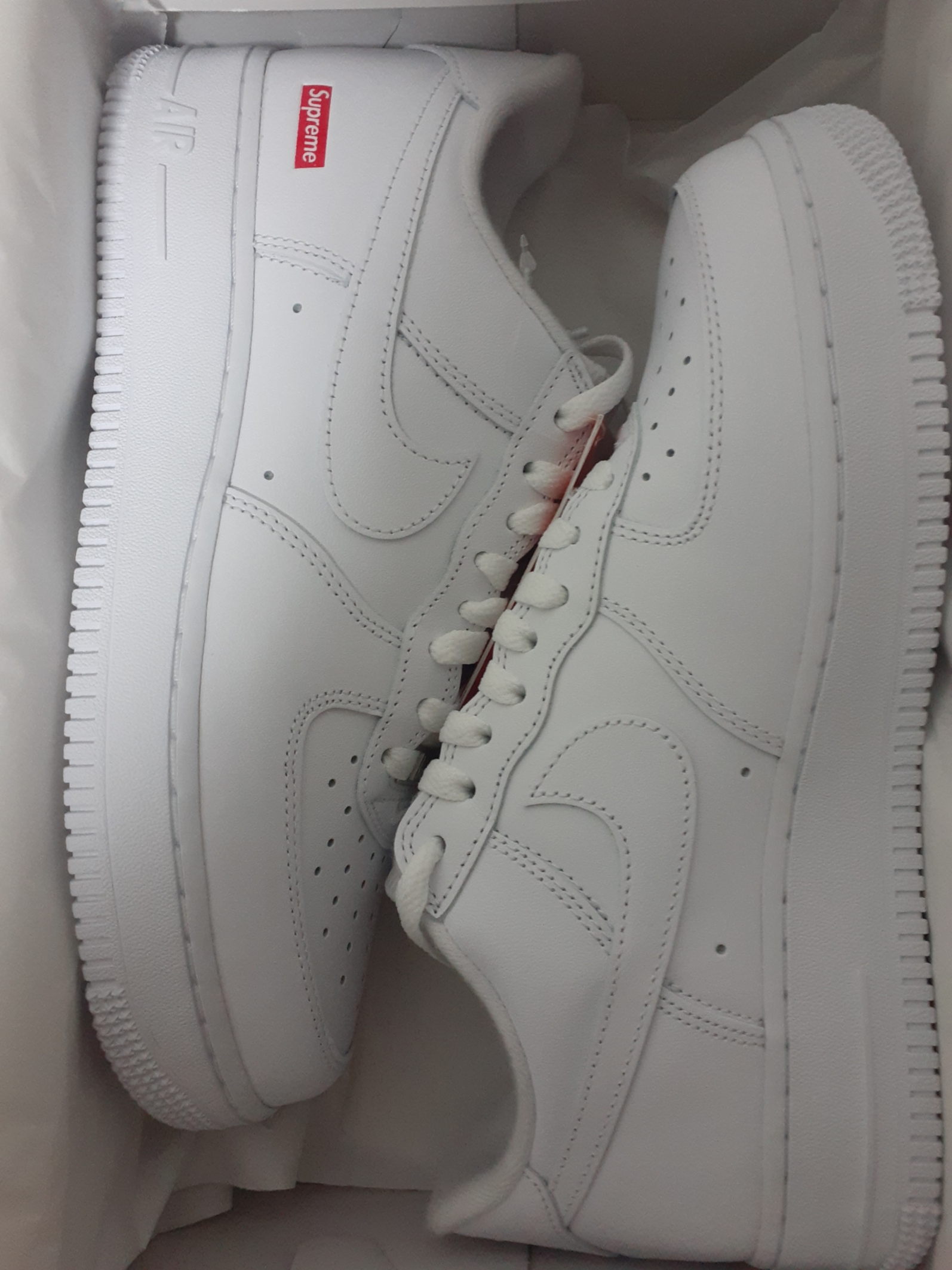 Nike x Supreme Air Force 1 Low White 착용 스타일