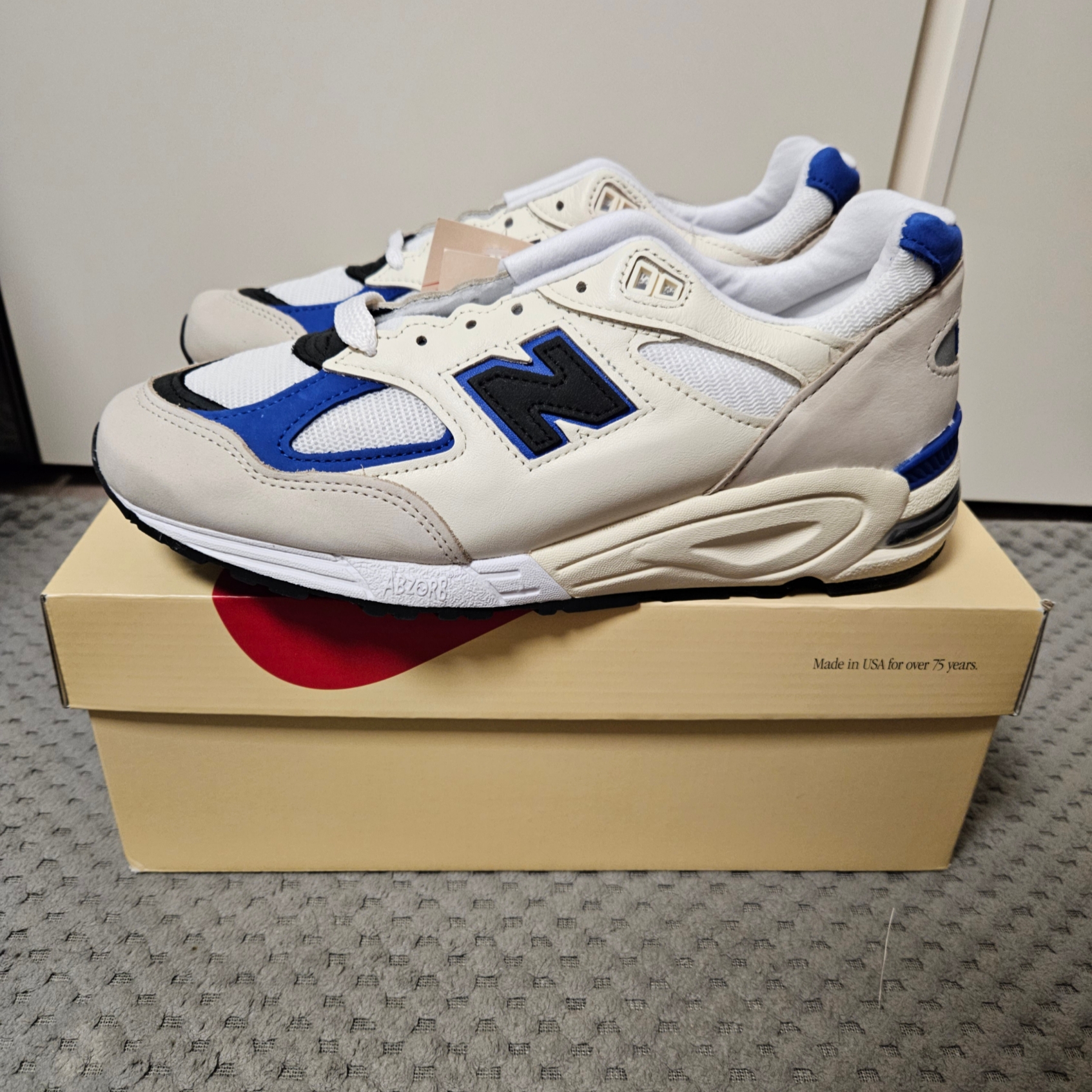 New Balance 990v2 Made in USA White Blue 착용 스타일 - 2
