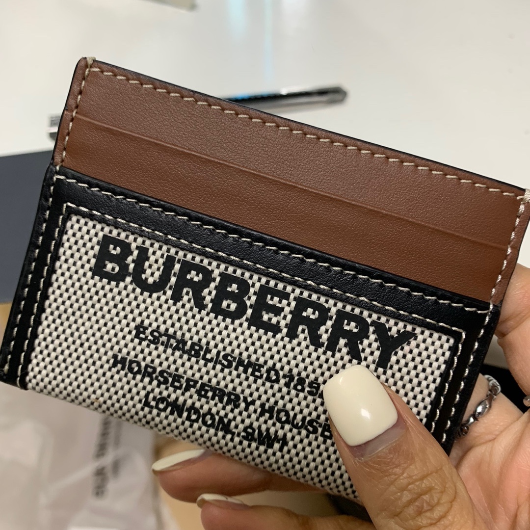Burberry Horseferry Print Cotton Canvas Leather Card Case Black Tan 착용 스타일