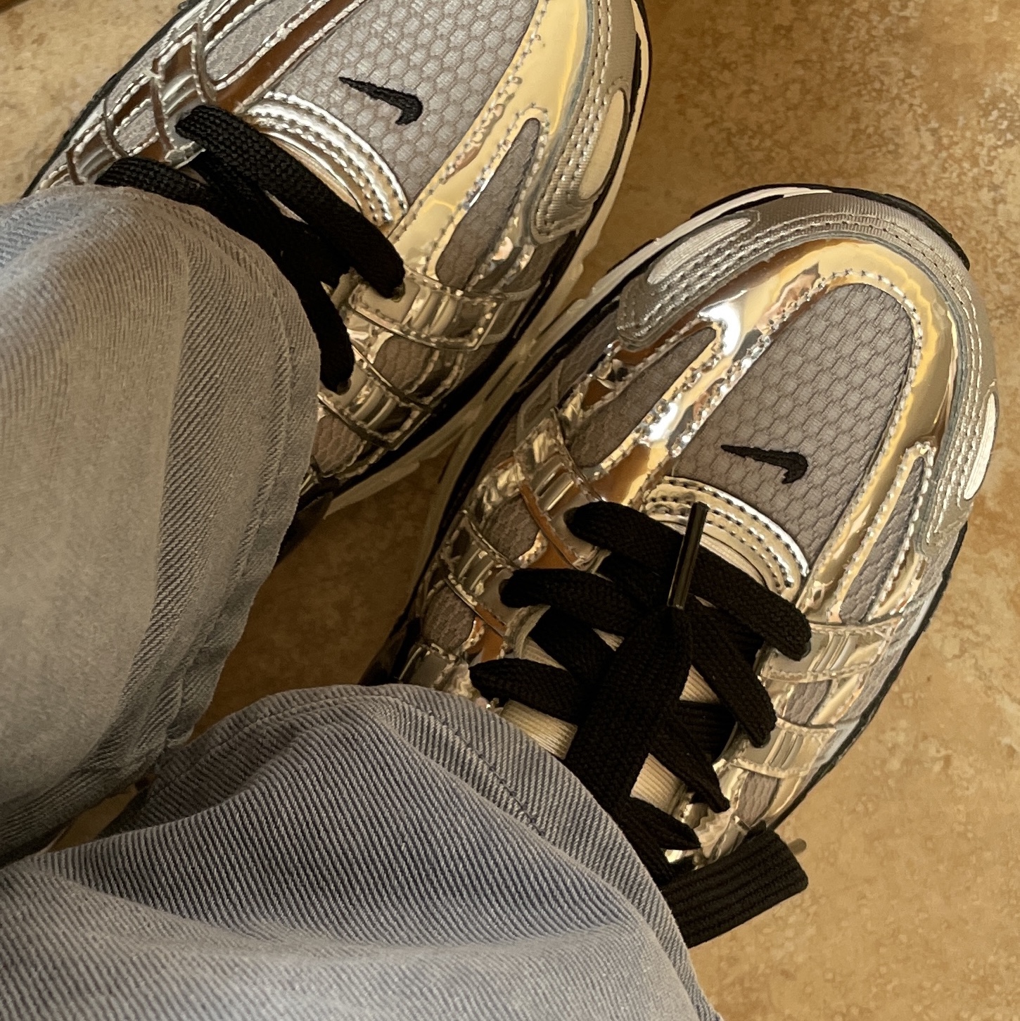Nike P-6000 Metallic Silver 착용 스타일