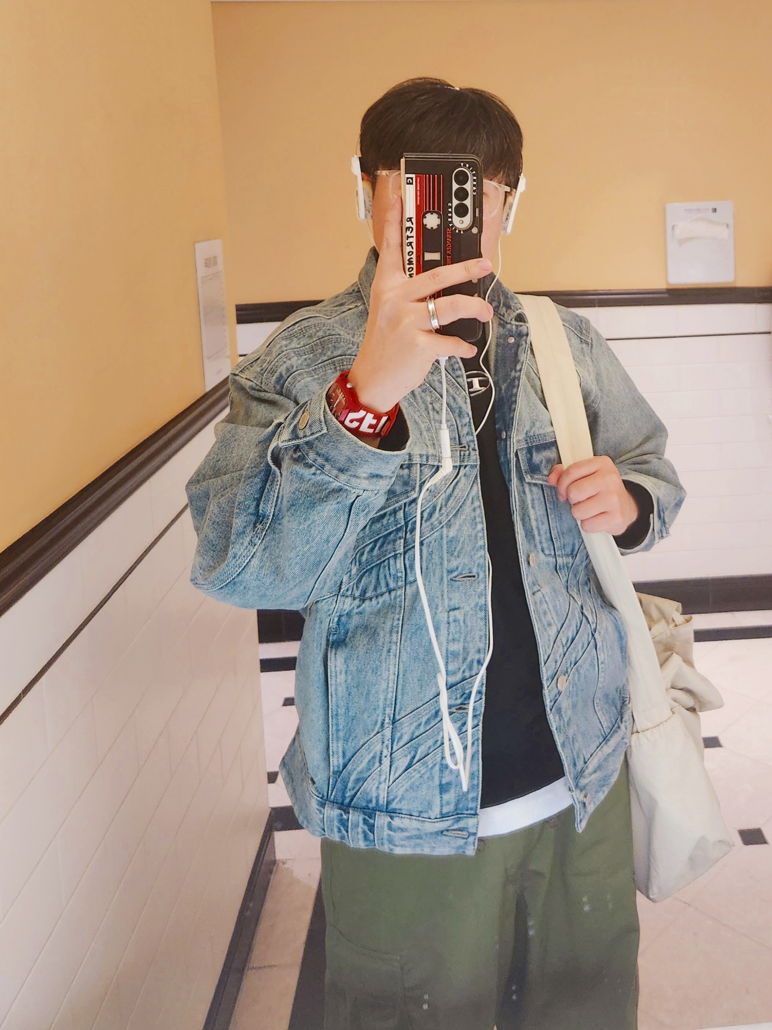 Supreme x Koss Portapro Headphones White - 23FW, Supreme S Logo Denim Trucker Jacket Washed Blue - 24SS 착용 스타일