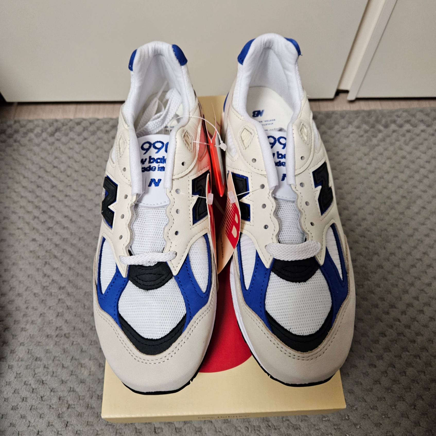 New Balance 990v2 Made in USA White Blue 착용 스타일 - 1