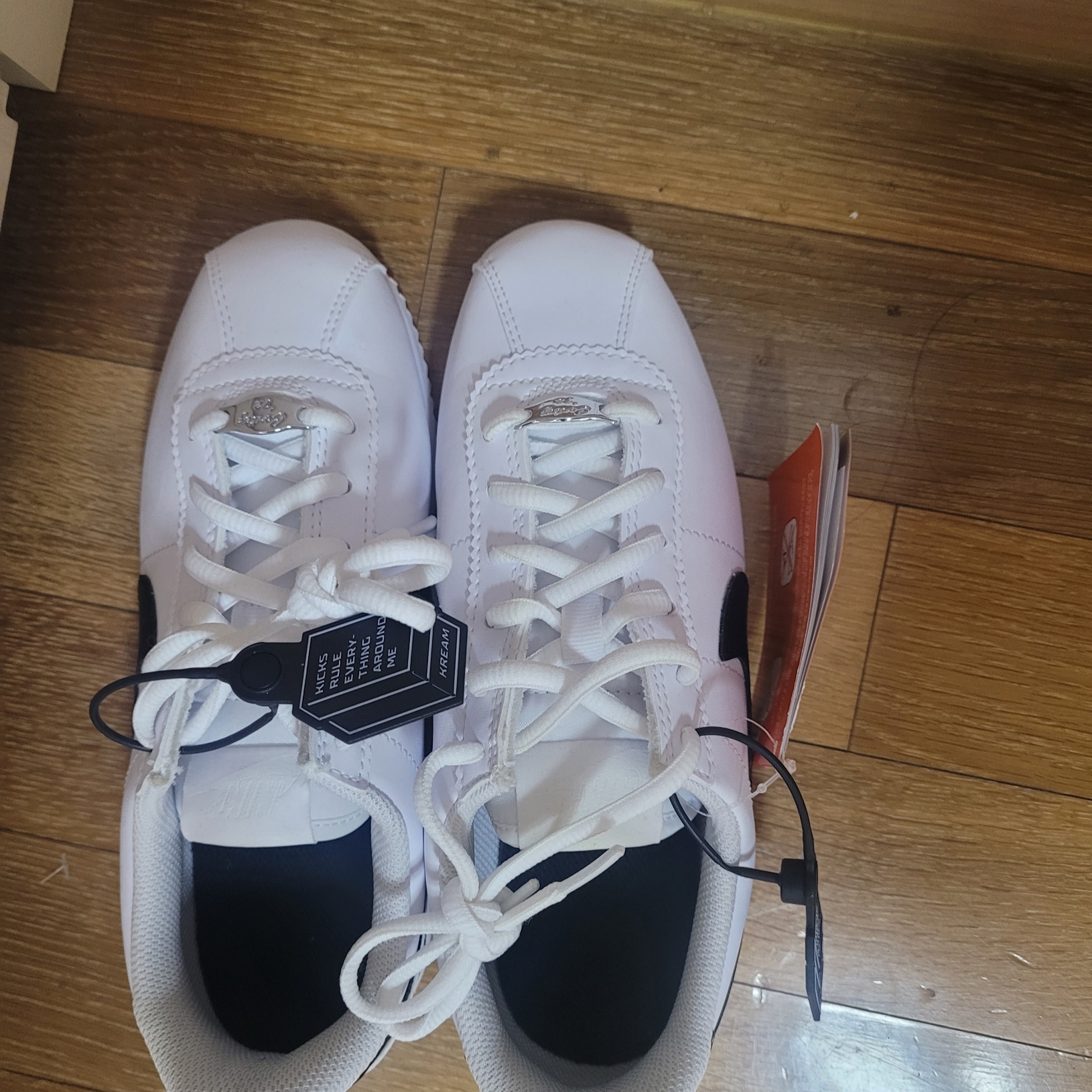 (GS) Nike Cortez Basic SL White Black 착용 스타일