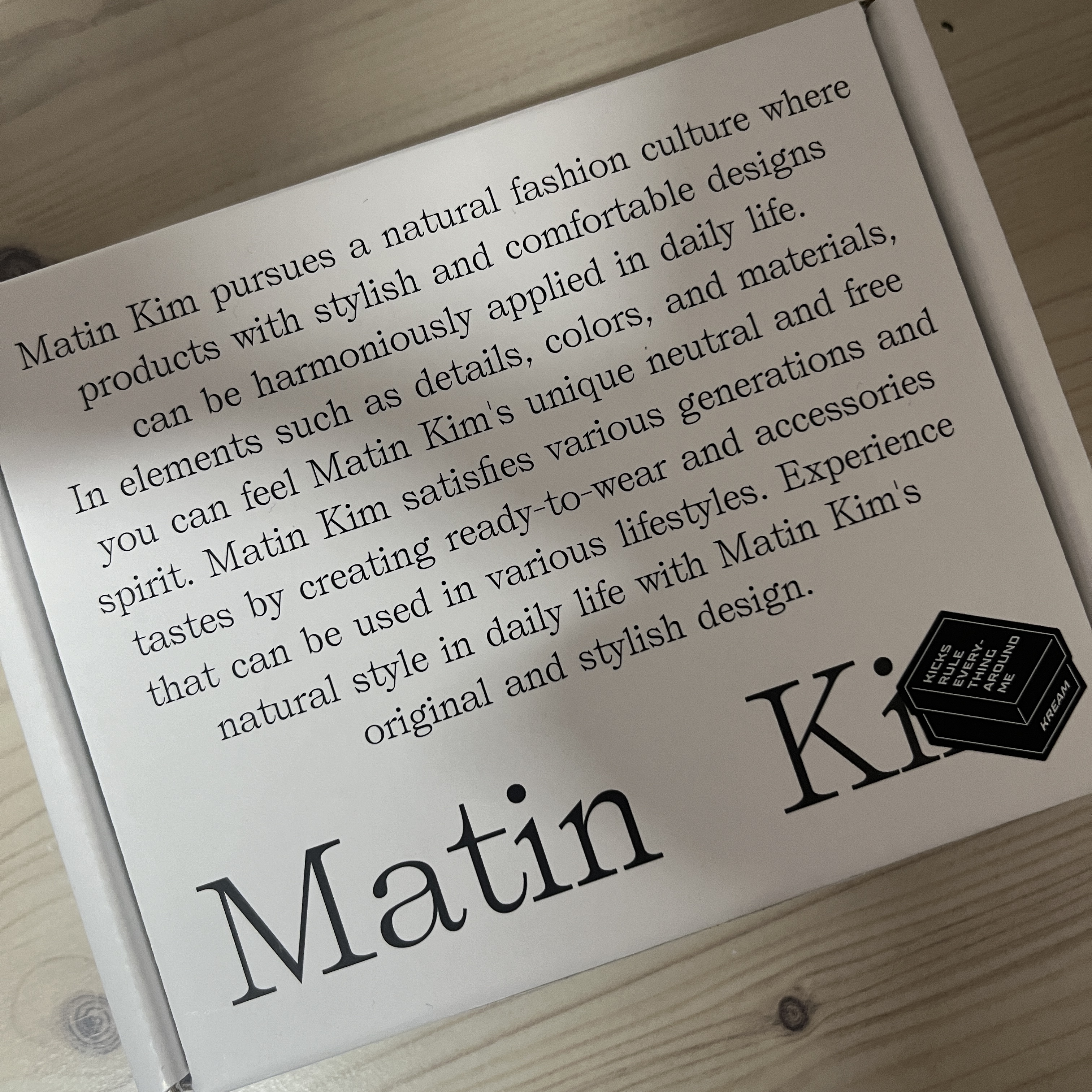 Matin Kim Vintage Card Wallet Black 착용 스타일 - 1