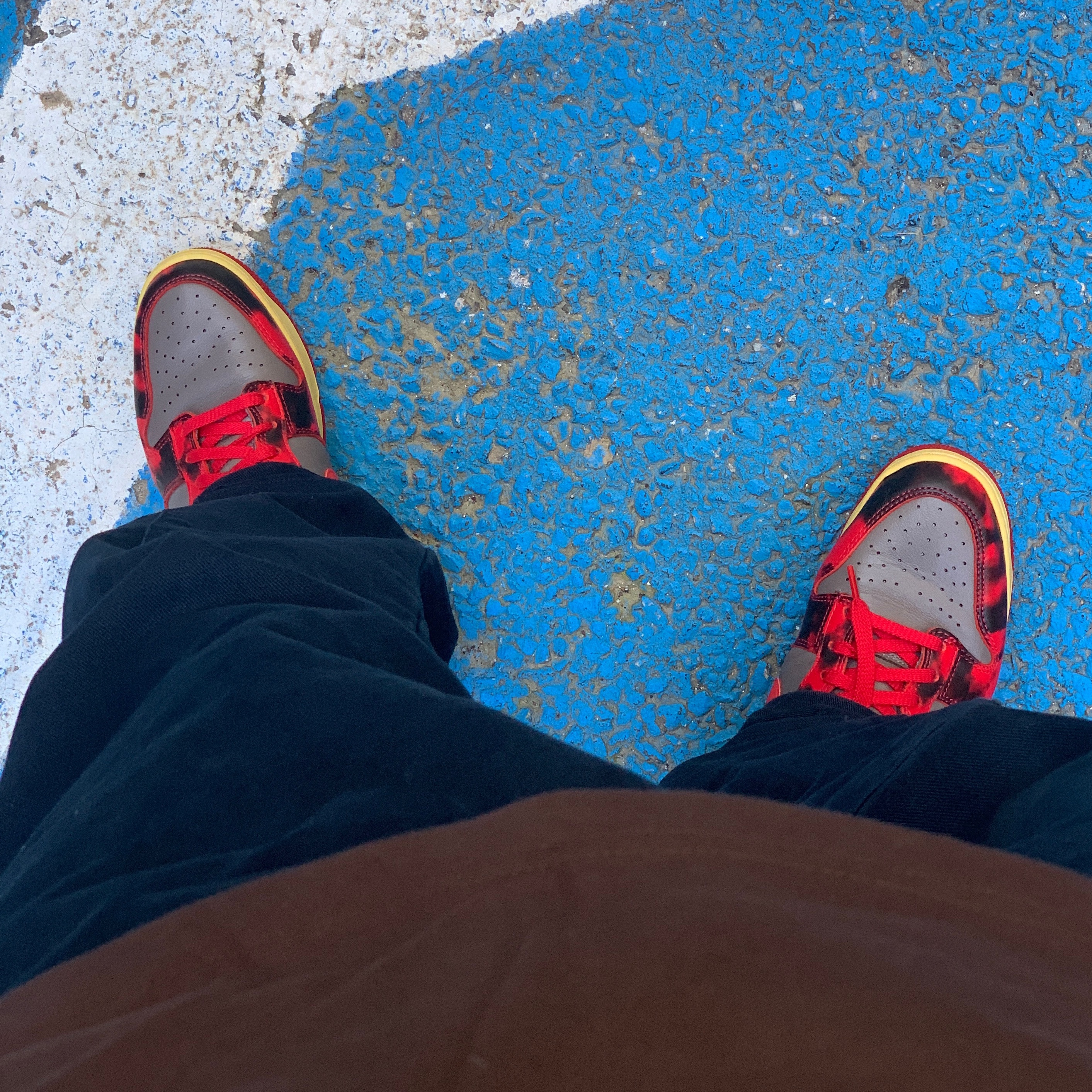 Nike Dunk High 1985 SP Red Acid Wash 착용 스타일