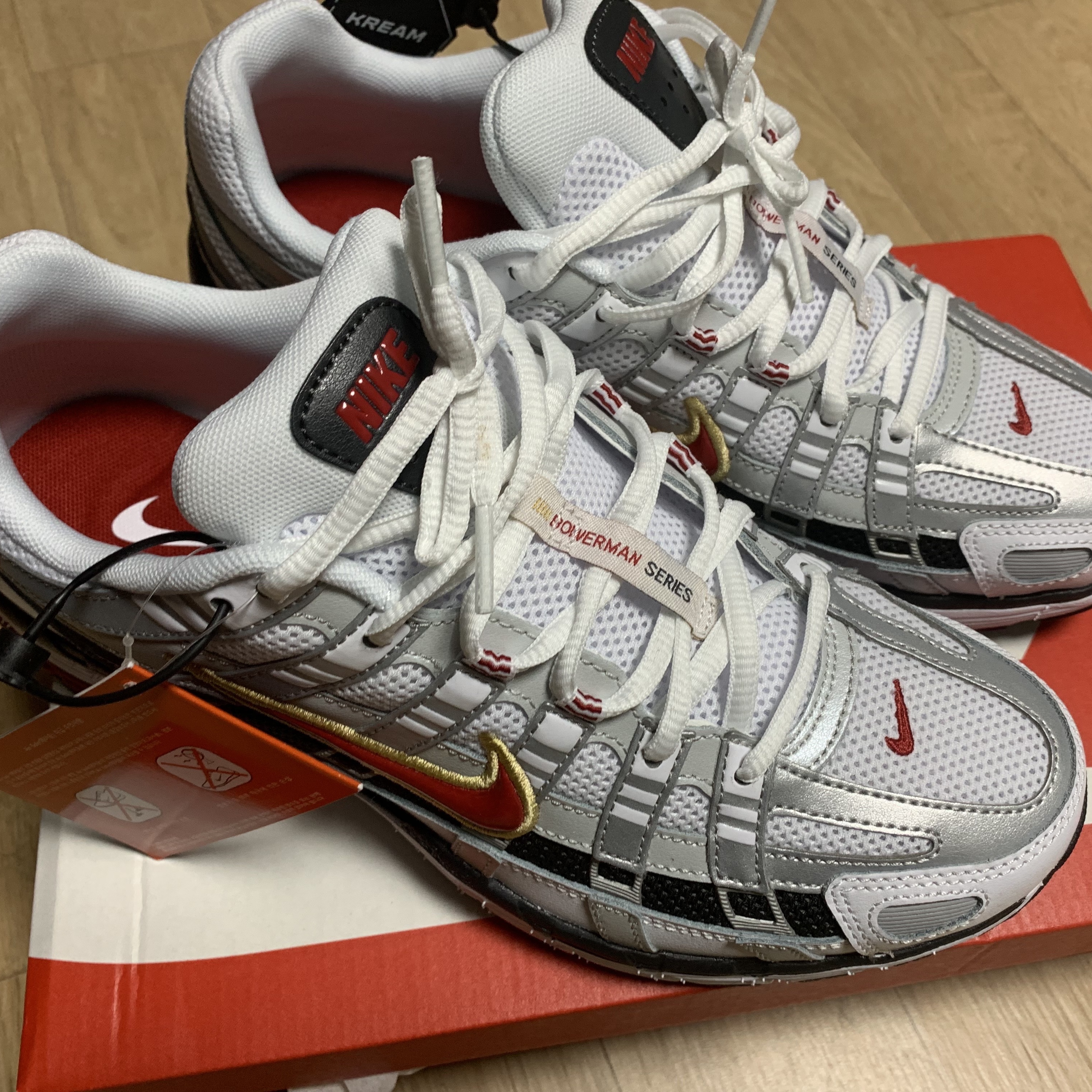 Nike P-6000 White Varsity Red 착용 스타일