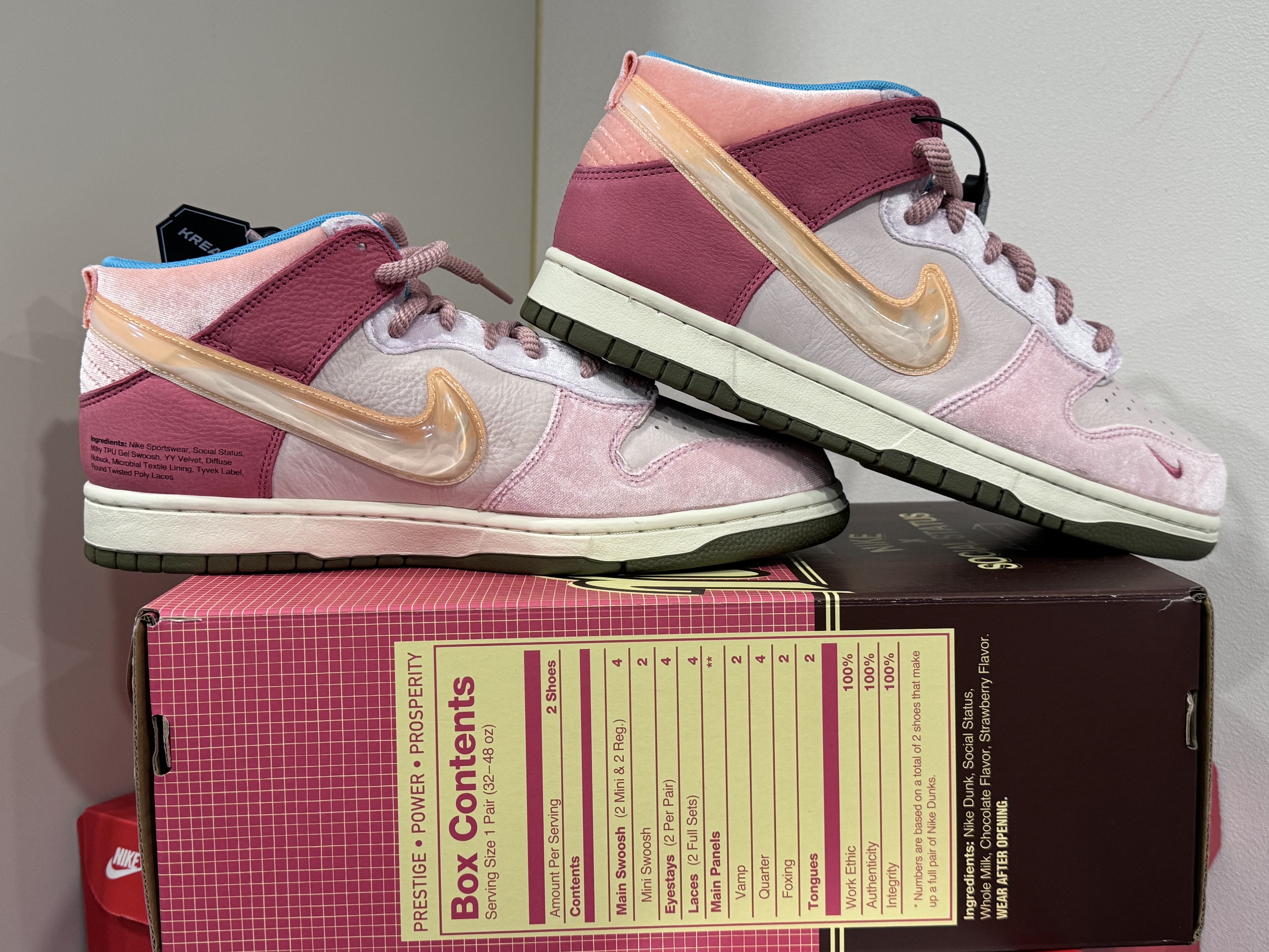 (TD) Nike x Social Status Dunk Low Free Lunch Strawberry Milk, Nike x Social Status Dunk Mid Free Lunch Strawberry Milk 착용 스타일 - 3