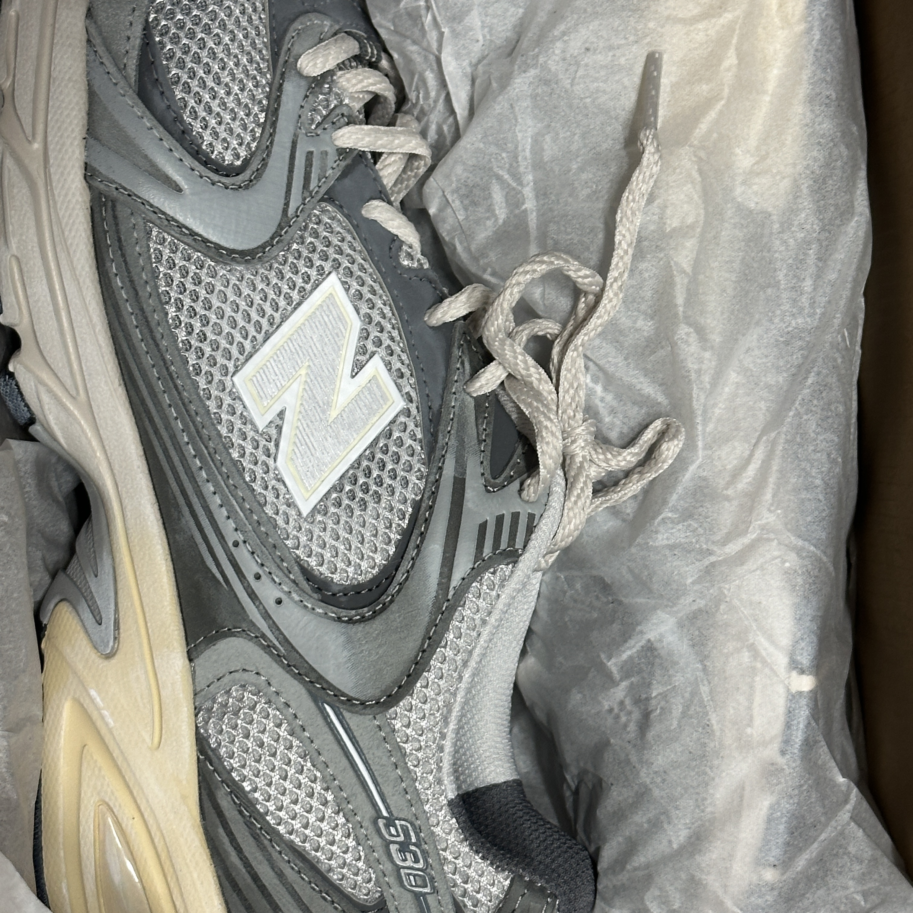 New Balance 530 Premium Vintage Grey Matter 착용 스타일