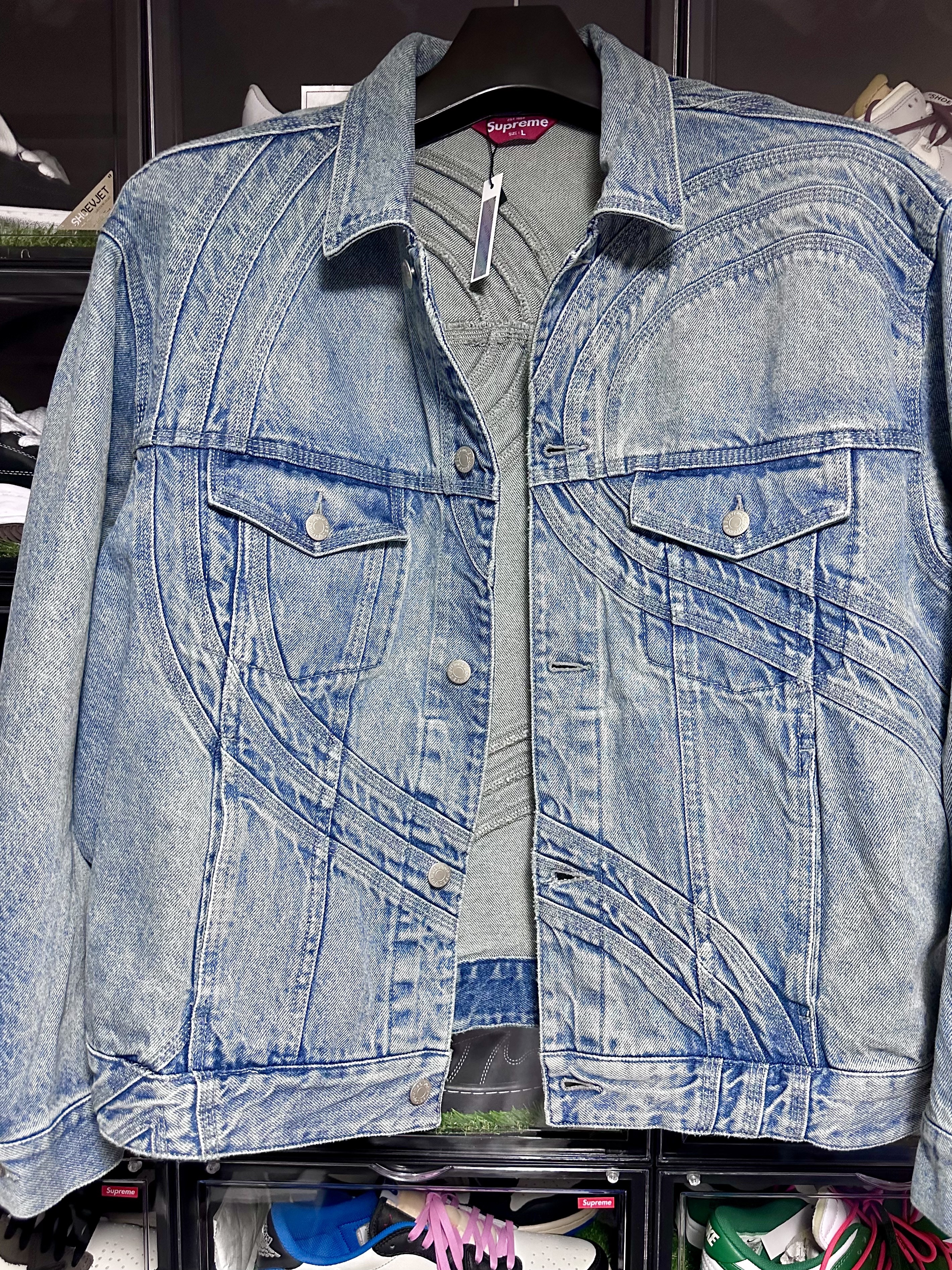 Supreme S Logo Denim Trucker Jacket Washed Blue - 24SS 착용 스타일 - 1