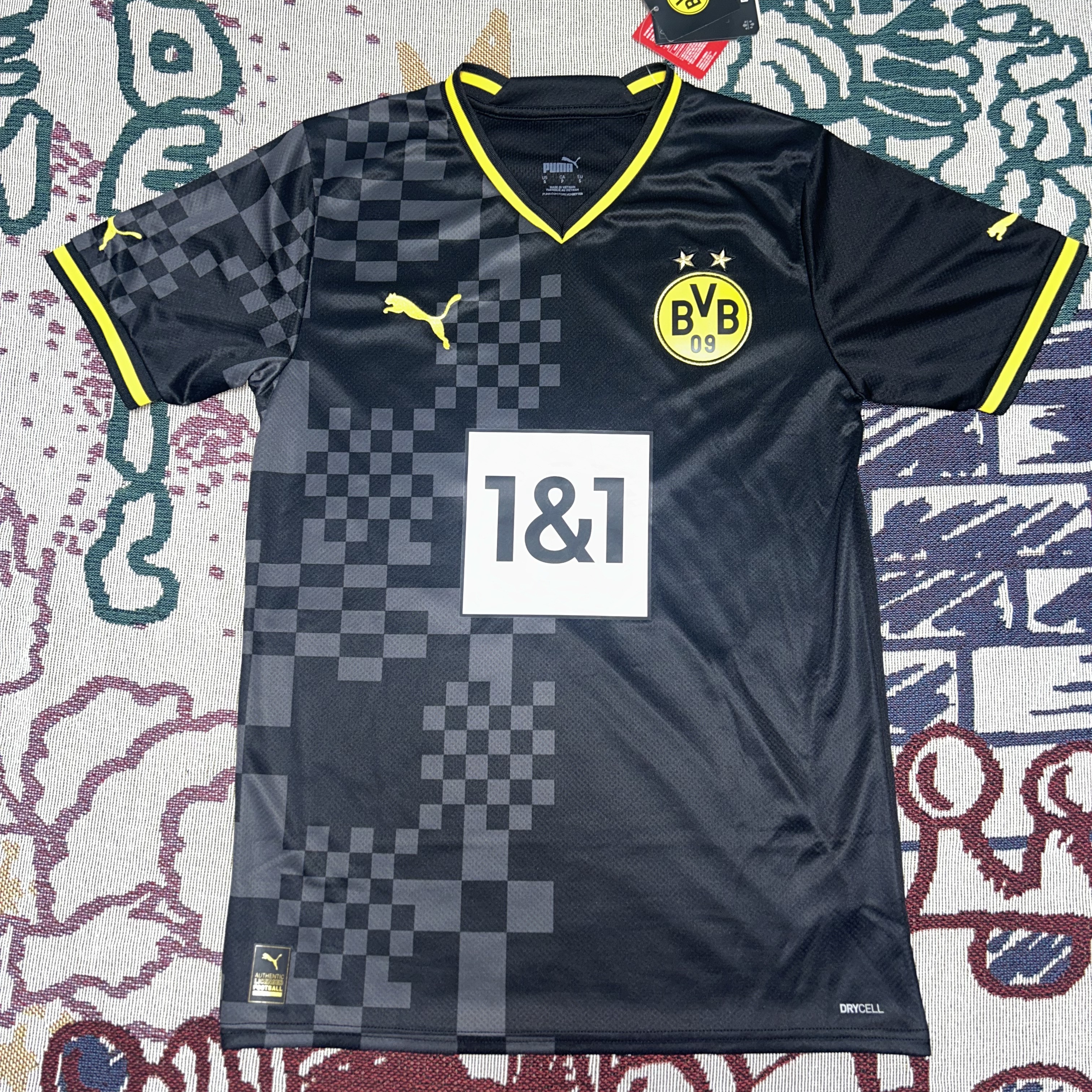 Puma Borussia Dortmund 2022/23 Away Jersey Replica Black (Non Marking Ver.) 착용 스타일 - 2