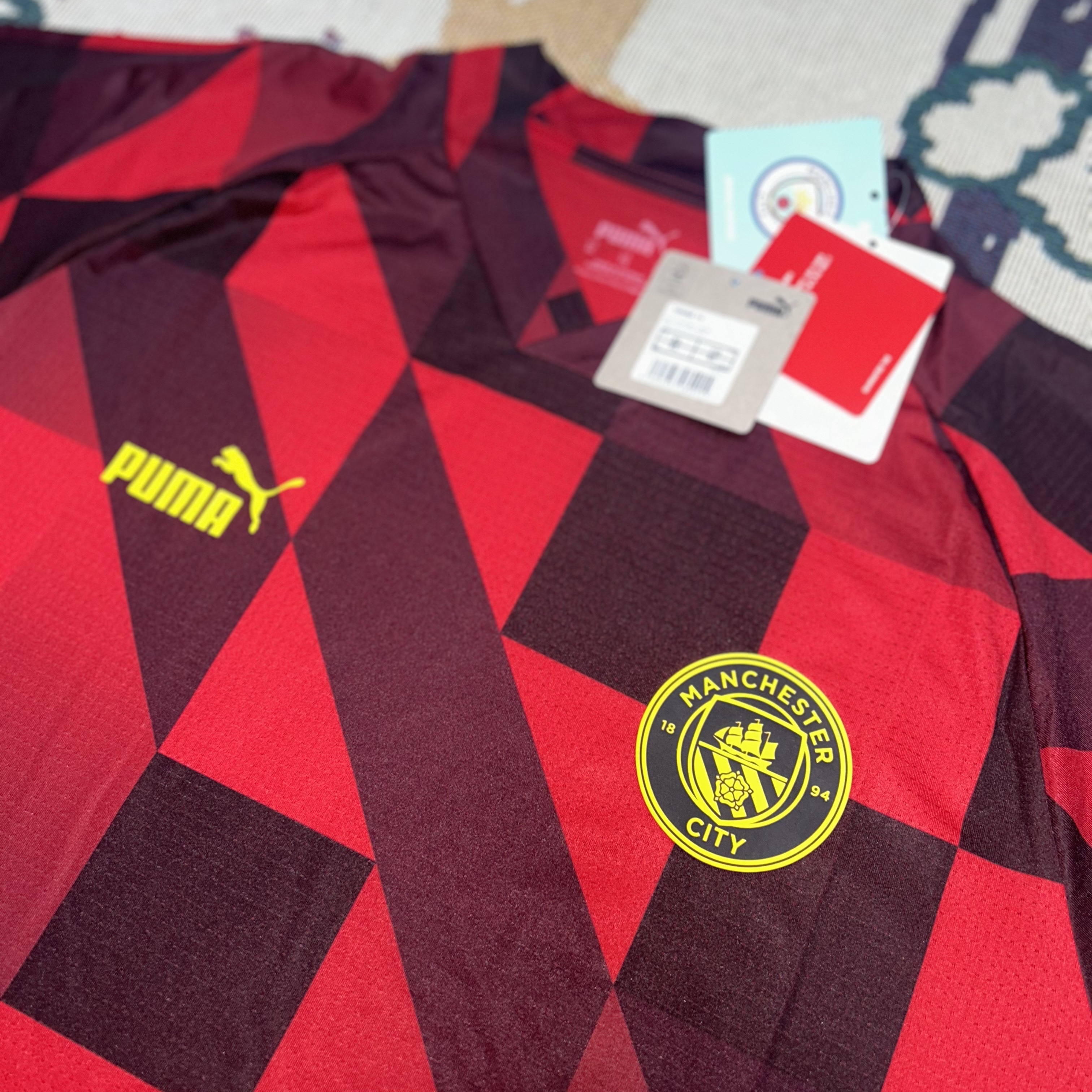 Puma 2022/23 Manchester City Prematch Short Sleeve Jersey Tango Red Black 착용 스타일 - 1