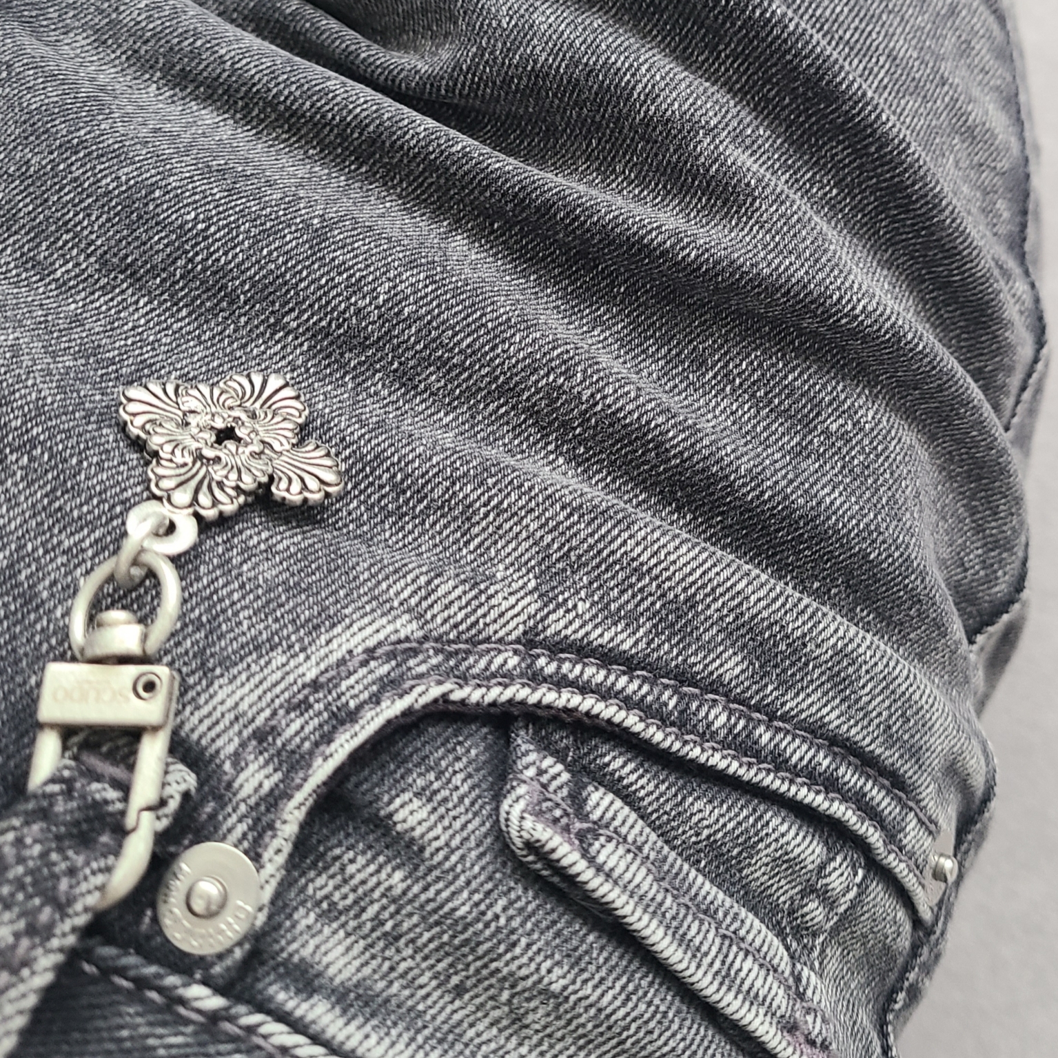 Scudo Shell Flower Keyring 착용 스타일