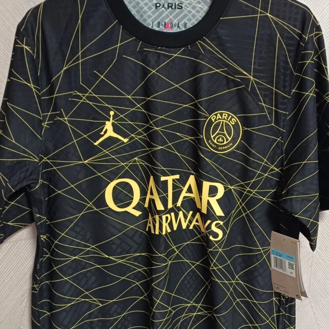 Jordan x Paris Saint-Germain 2022/23 Dri-Fit ADV Match 4th Jersey Black Tour Yellow (Non Marking Ver.) 착용 스타일 - 2