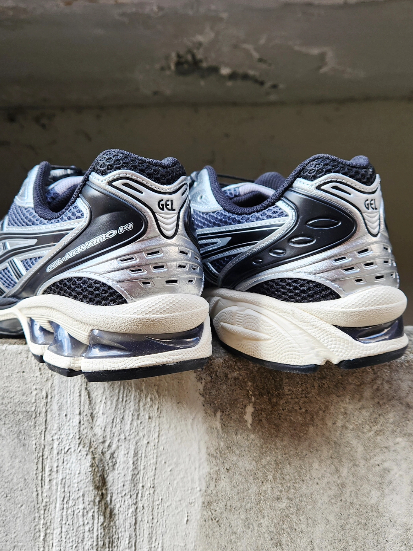 Asics Unlimited Gel-Kayano 14 Carrier Grey Black 착용 스타일 - 5