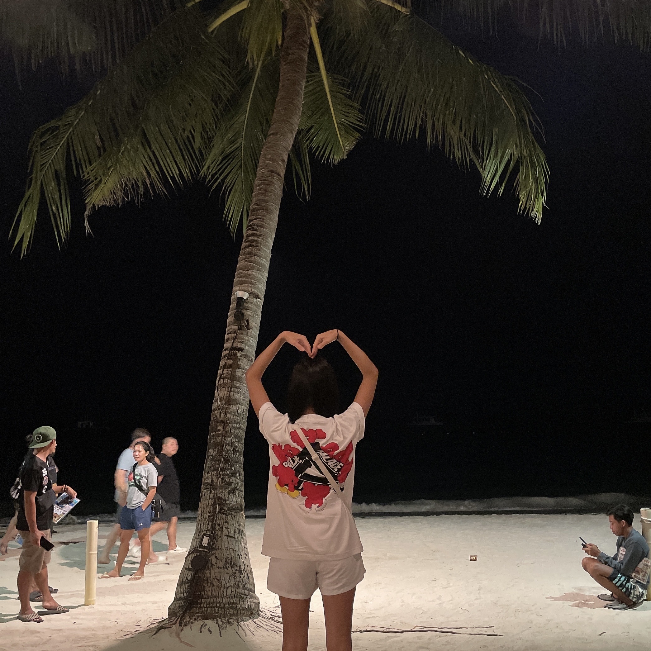 Palace Tri-Hearts T-Shirt White - 24SS 착용 스타일