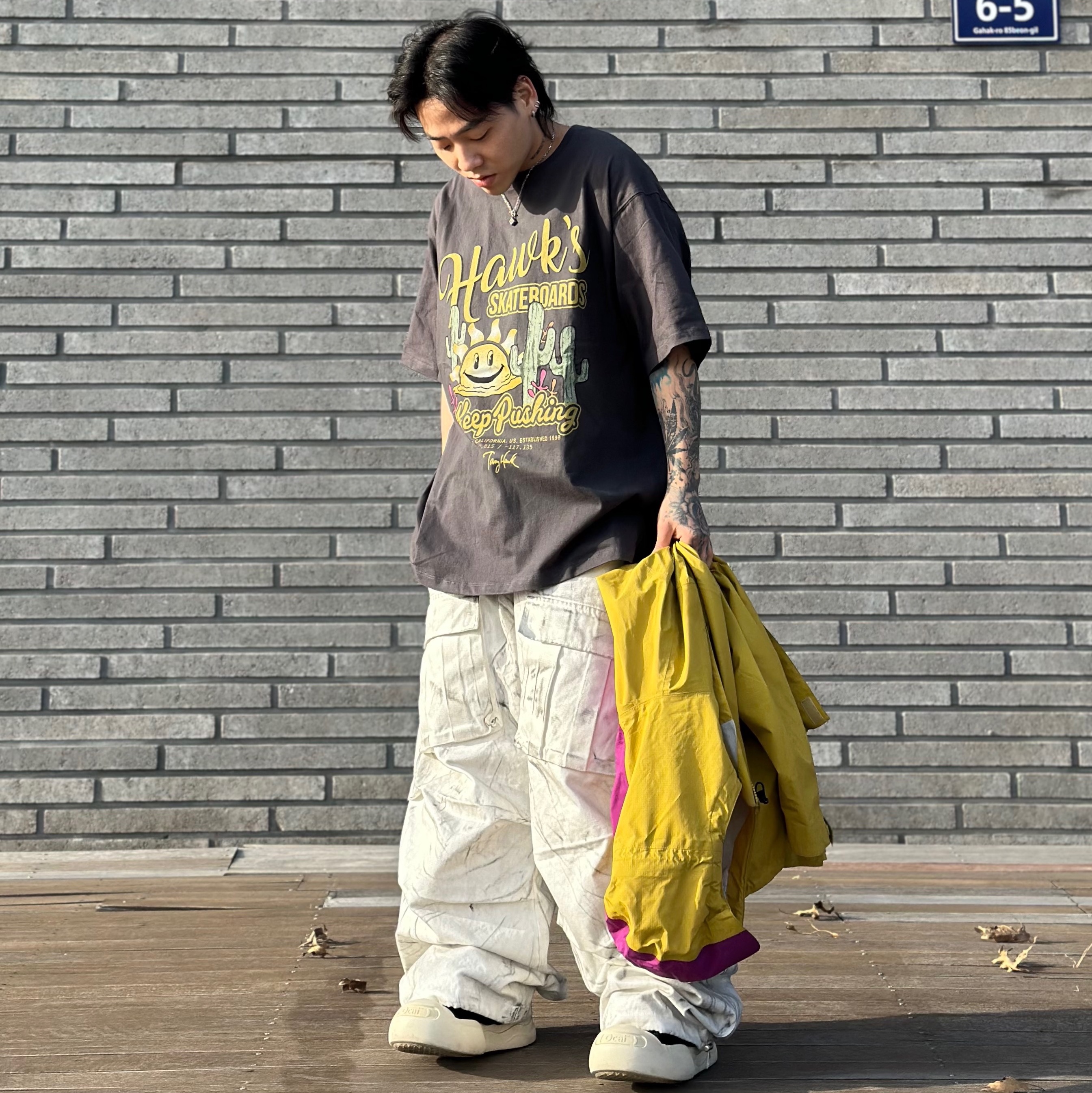 Nos Couleurs 01 Cargo Pants Dirty Washing 착용 스타일 - 1