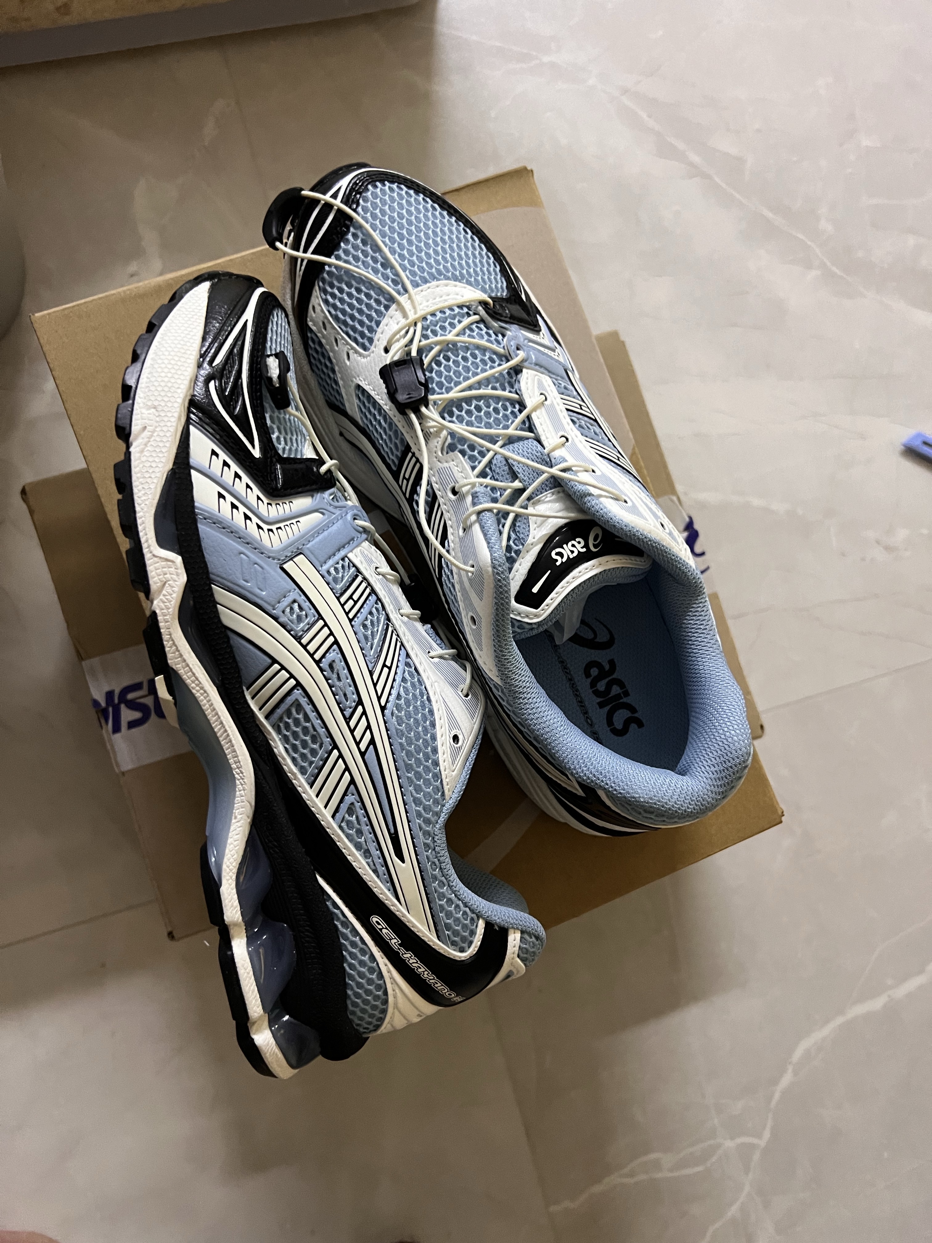 Asics Unlimited Gel-Kayano 14 Mist Cream 착용 스타일