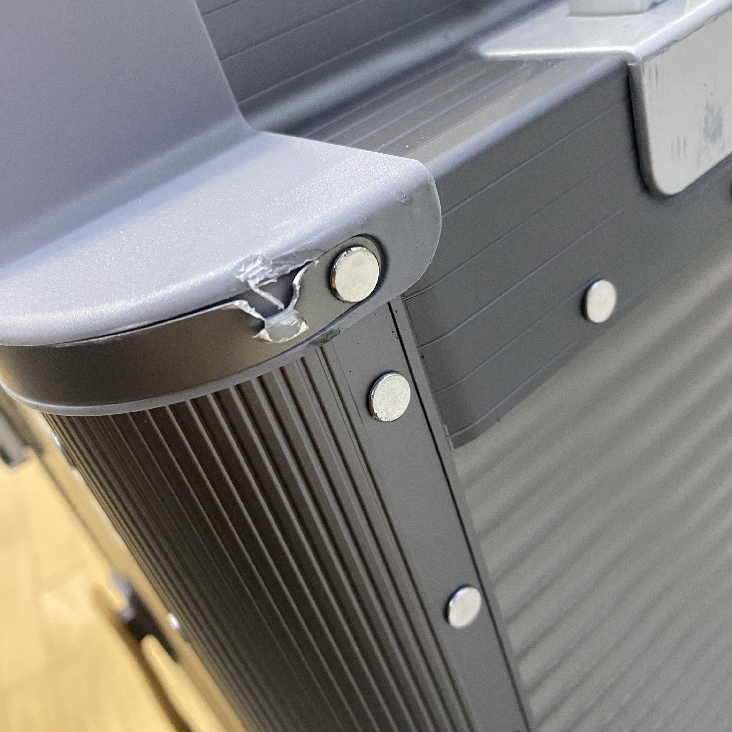 RAWROW R Trunk Aluminium 108L / 28''520 Space Gray 착용 스타일