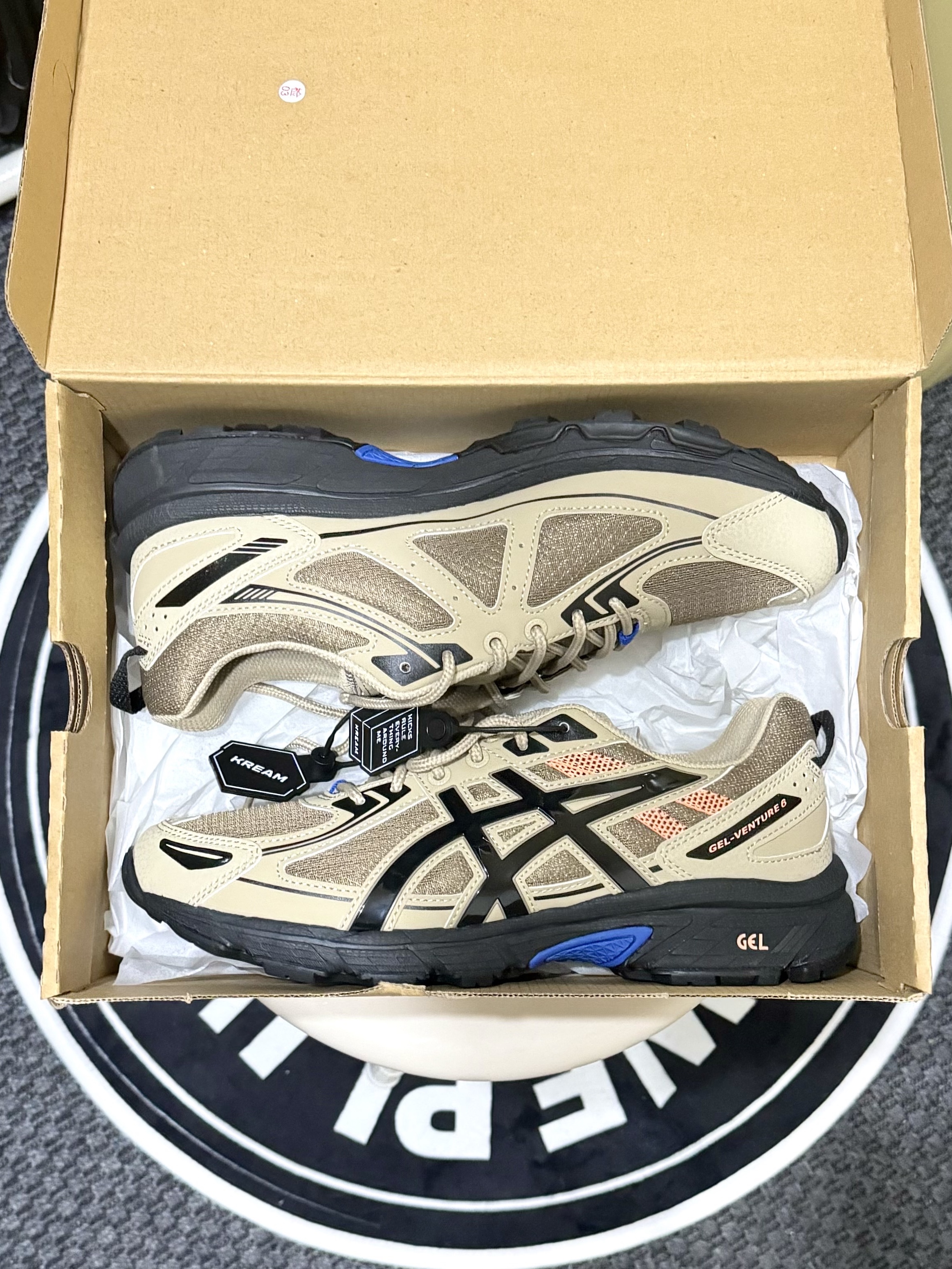 Asics Gel-Venture 6 SPS Pepper Black 착용 스타일 - 3