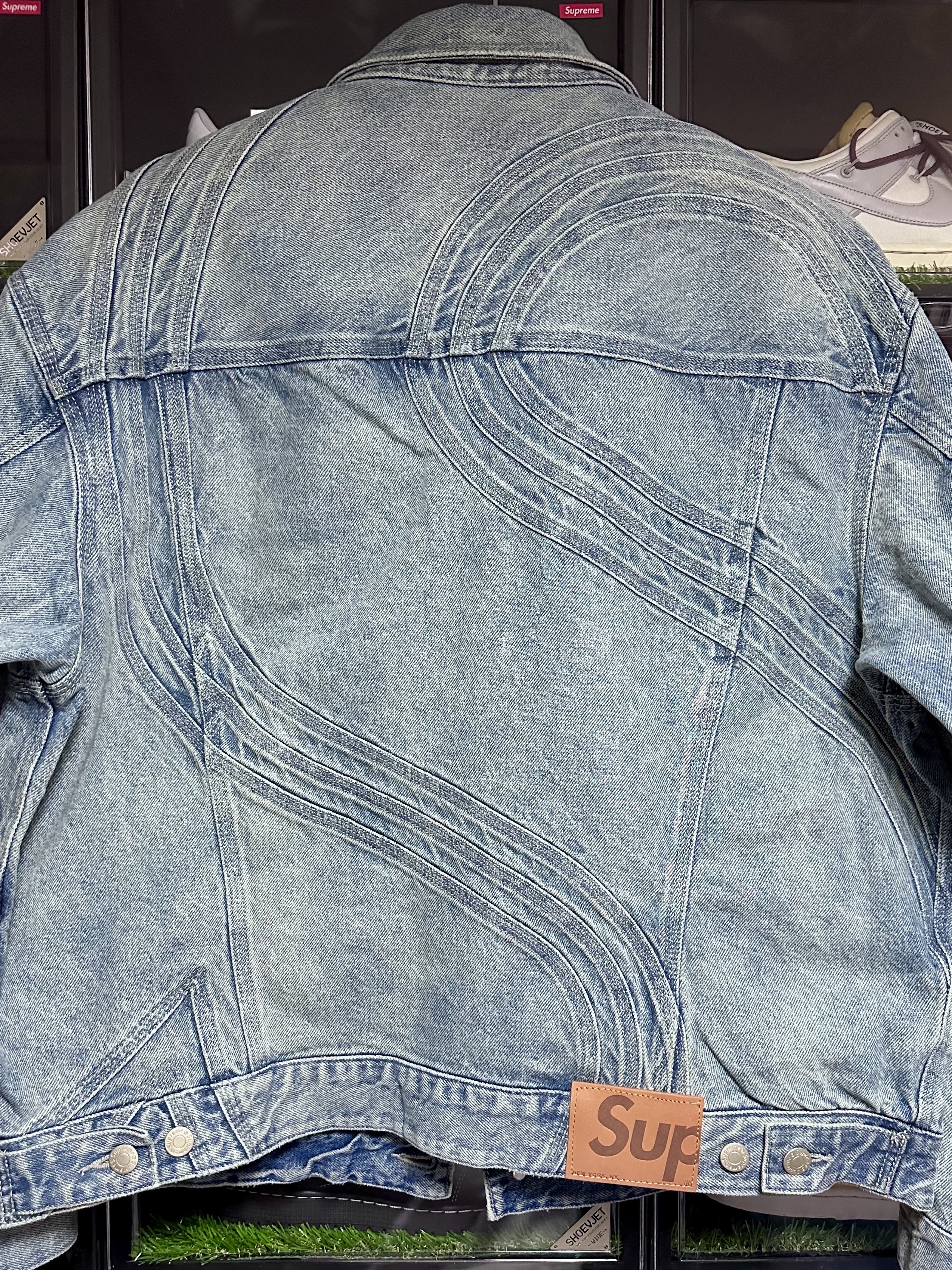 Supreme S Logo Denim Trucker Jacket Washed Blue - 24SS 착용 스타일 - 2