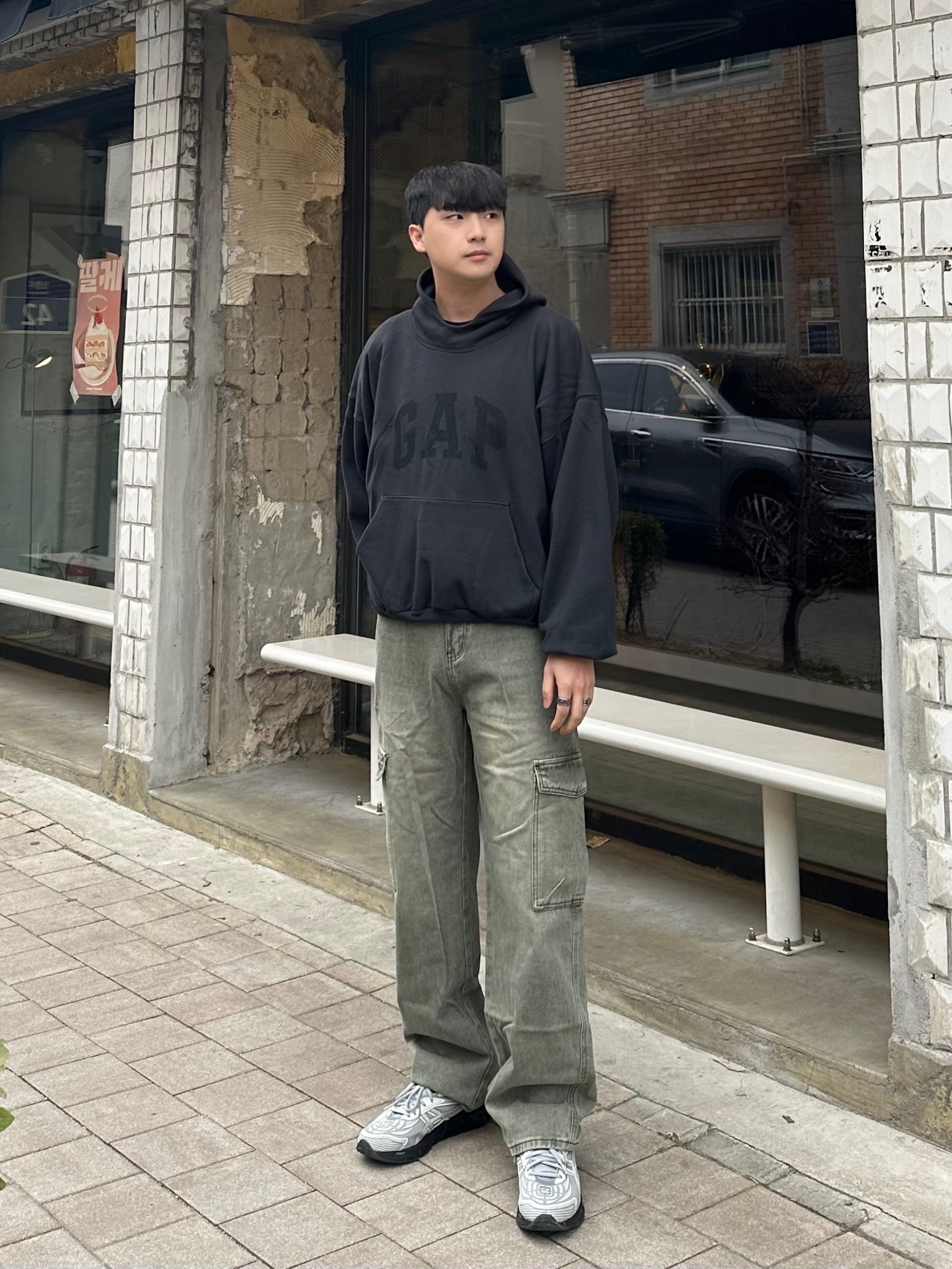 Yeezy Gap Engineered By Balenciaga Dove Hoodie Black, Asics x C.P. Company Gel-Quantum 360 VIII Cement Grey 착용 스타일 - 1