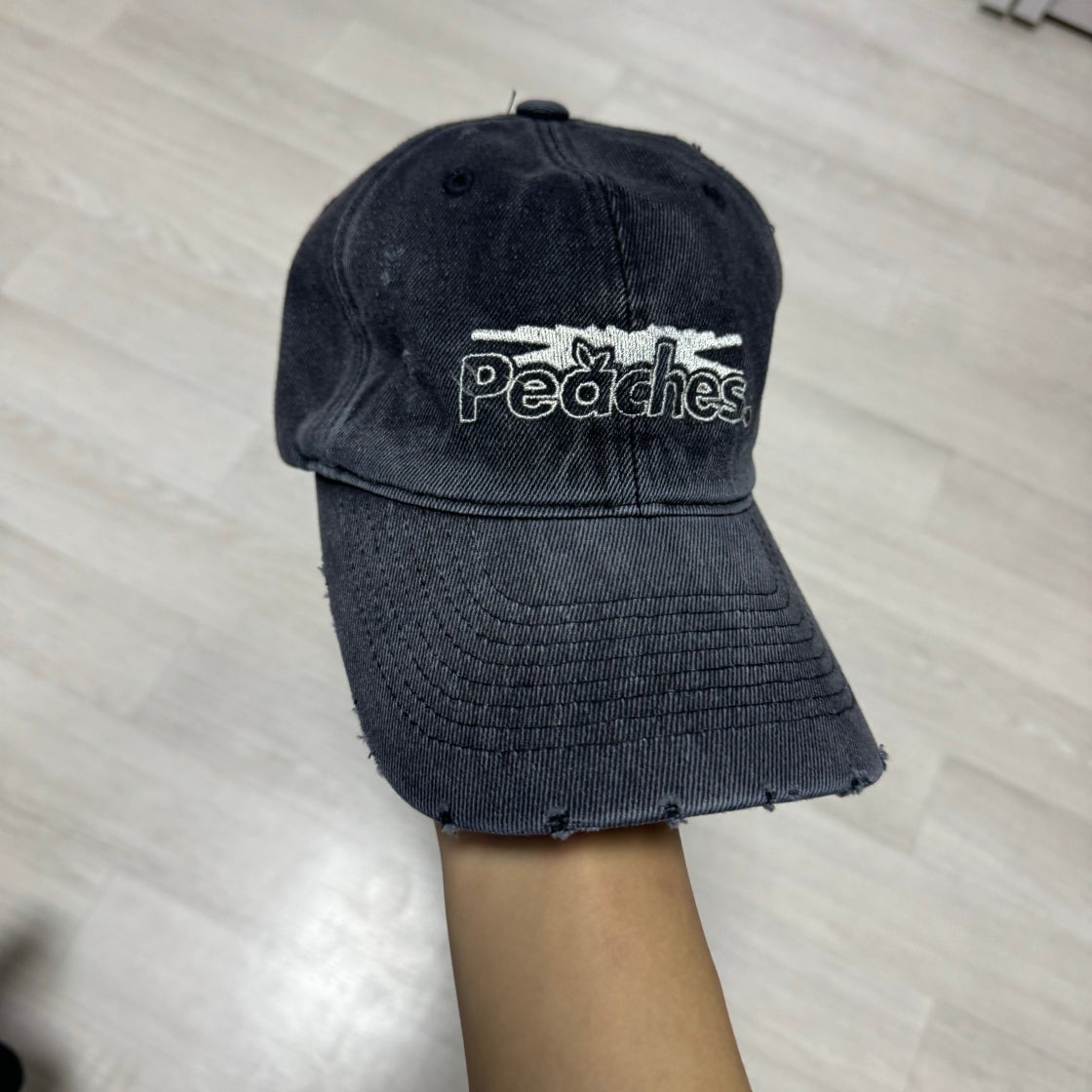 르세라핌 x 피치스] 볼캡 | LE SSERAFIM OFFICIAL MERCH. | KREAM