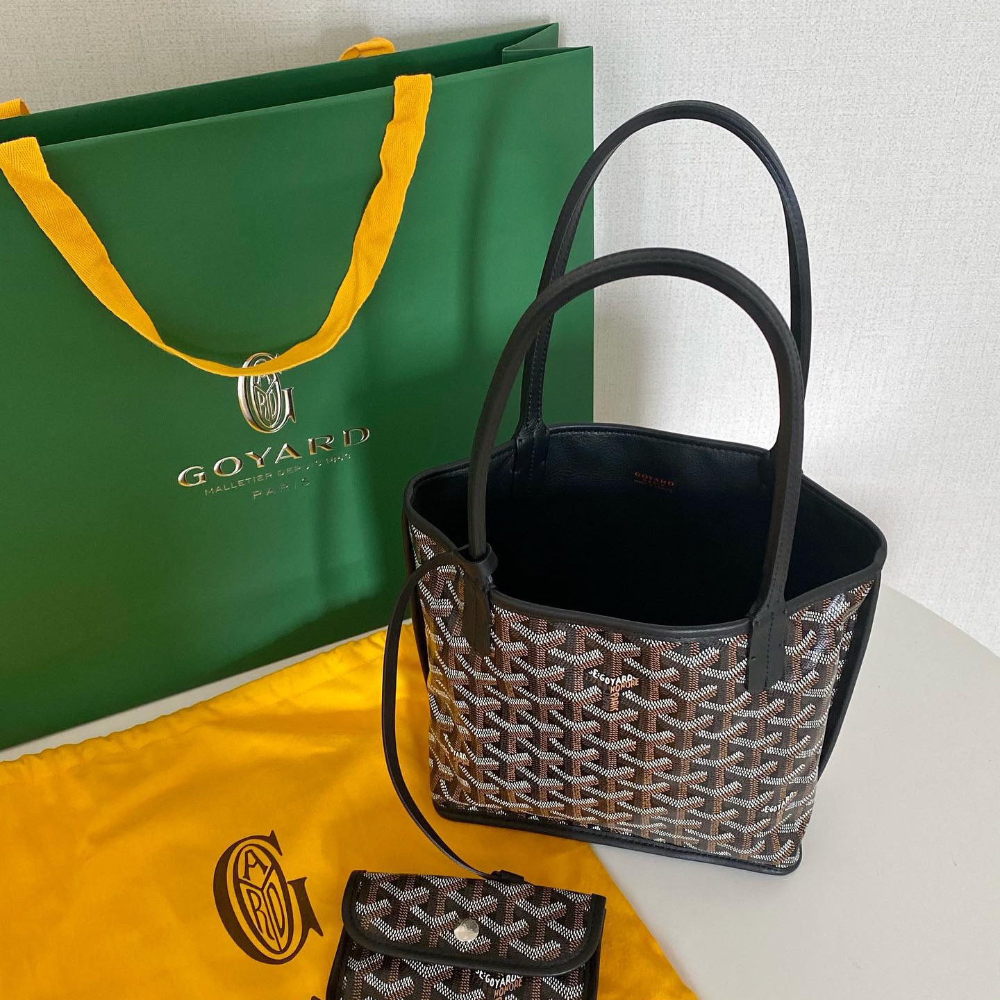 Goyard Anjou Mini Bag Black 착용 스타일