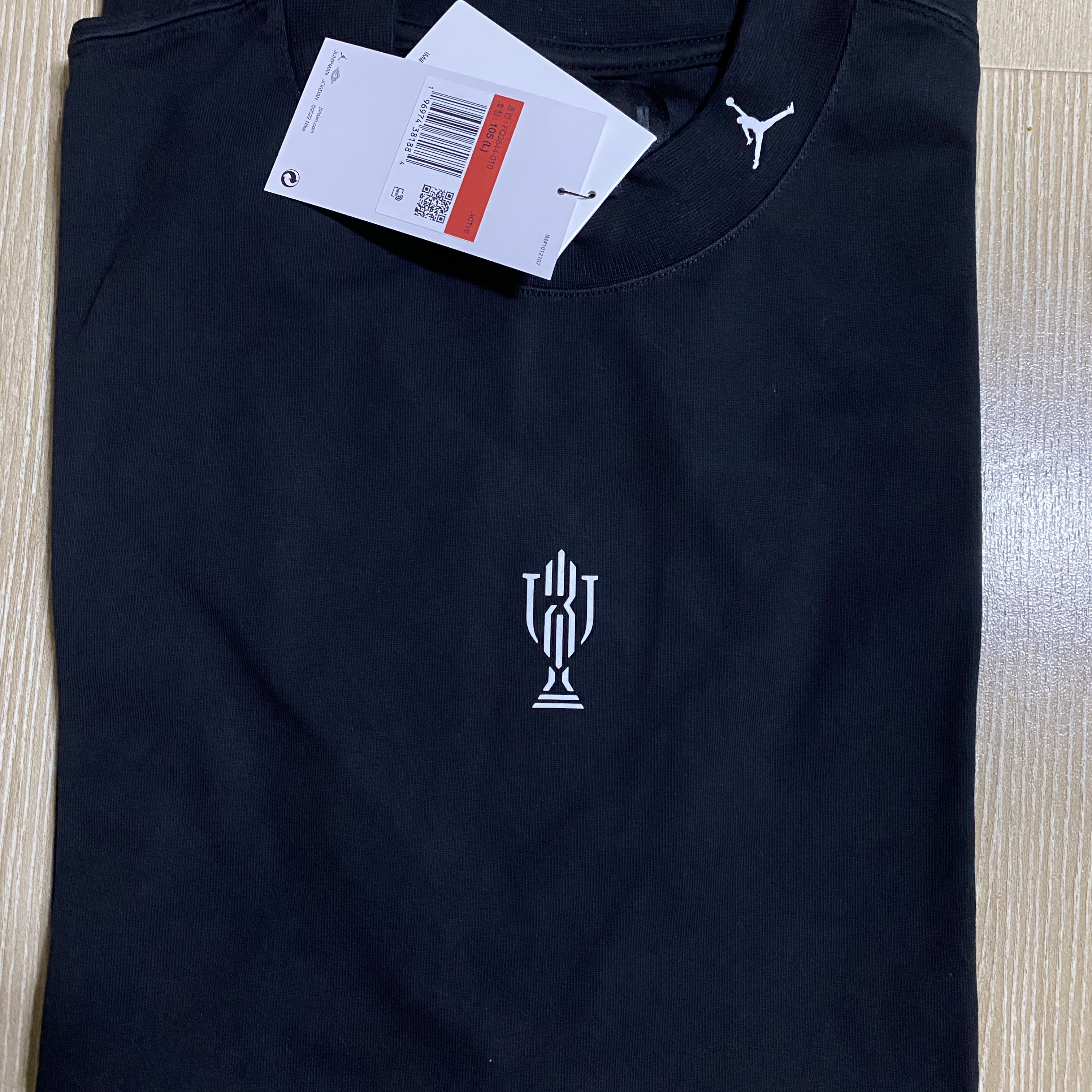 Jordan x Trophy Room Short Sleeve Top Black (FQ3844-010) 착용 스타일