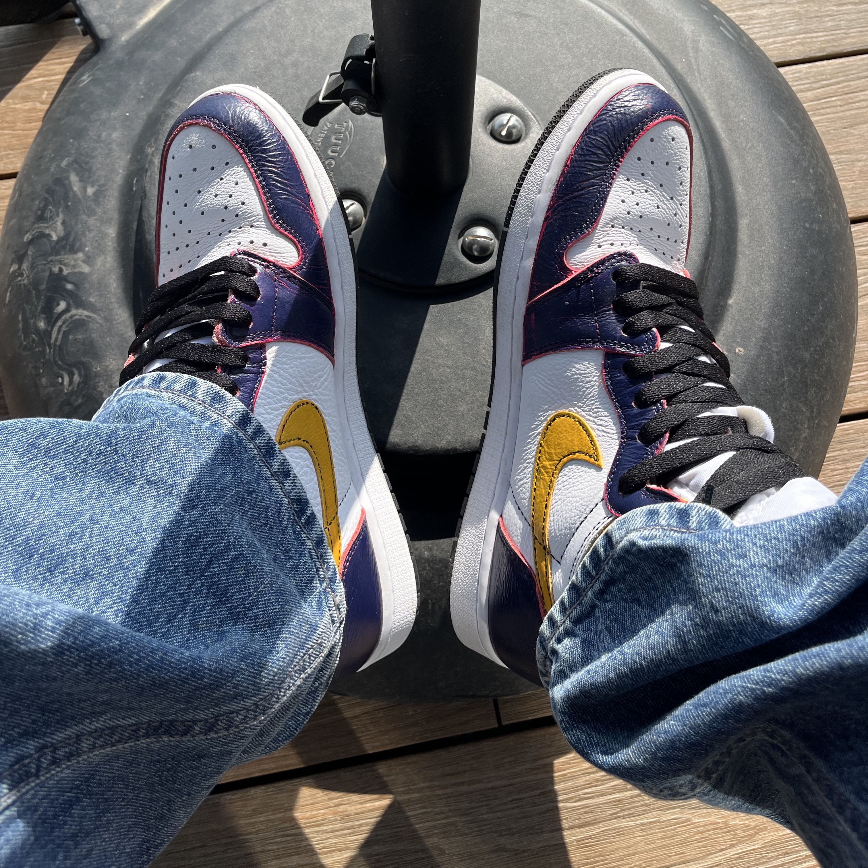 Jordan 1 Retro High OG Light Fusion Red 착용 스타일