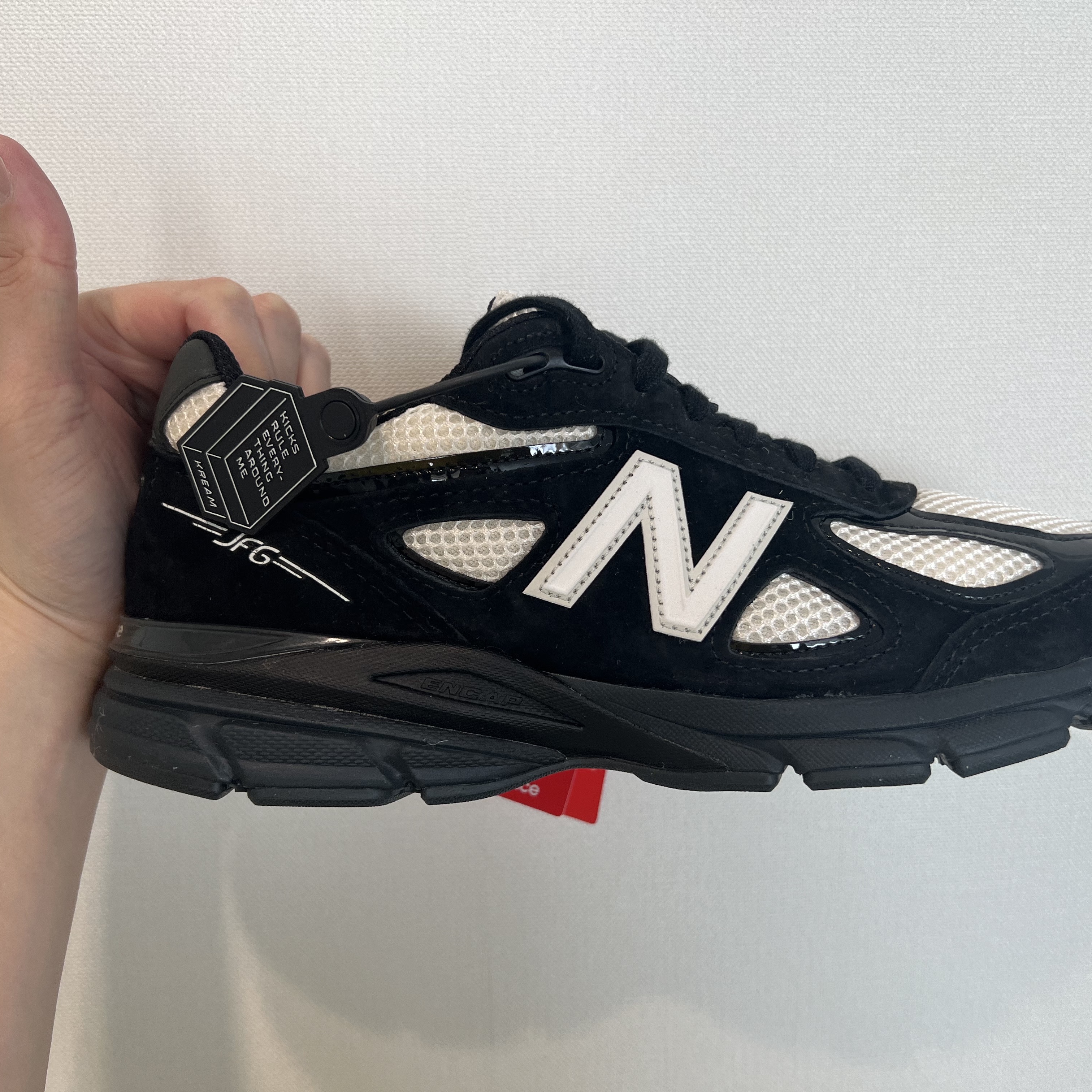 New Balance x Joe Freshgoods 990v4 Made in USA Black White 착용 스타일 - 2