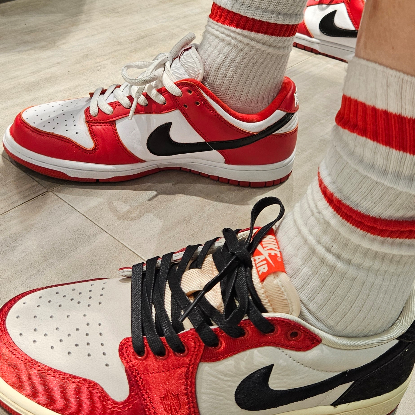 Jordan 1 x Trophy Room Retro Low OG SP Sail Varsity Red, Nike Dunk Low SP White and University Red 2023 착용 스타일 - 2