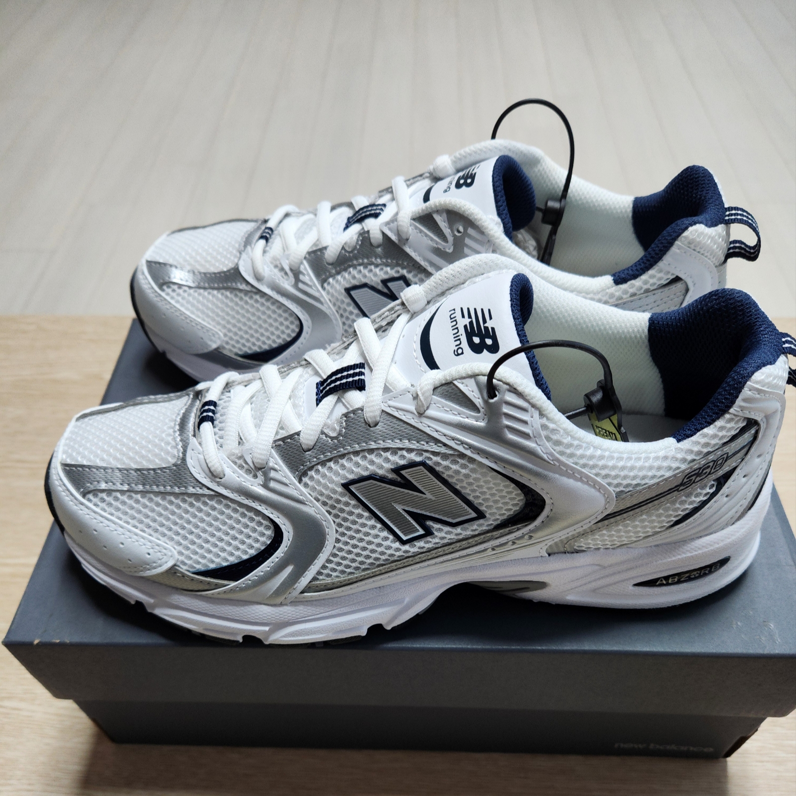 New Balance 530 White 착용 스타일